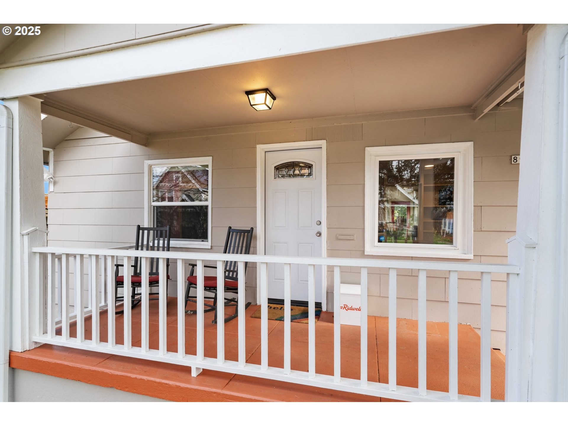 8972 N CLARENDON AVE