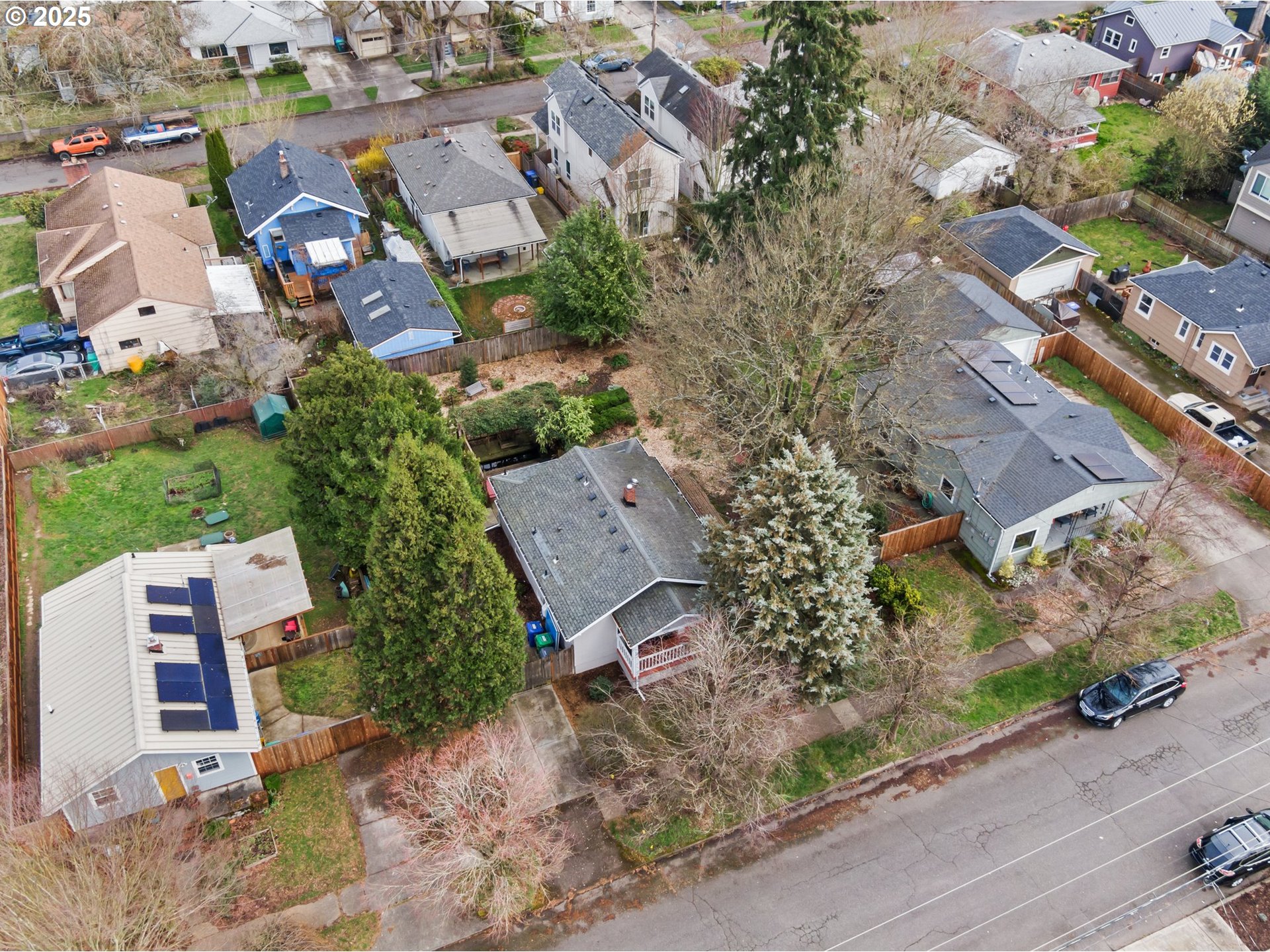 8972 N CLARENDON AVE