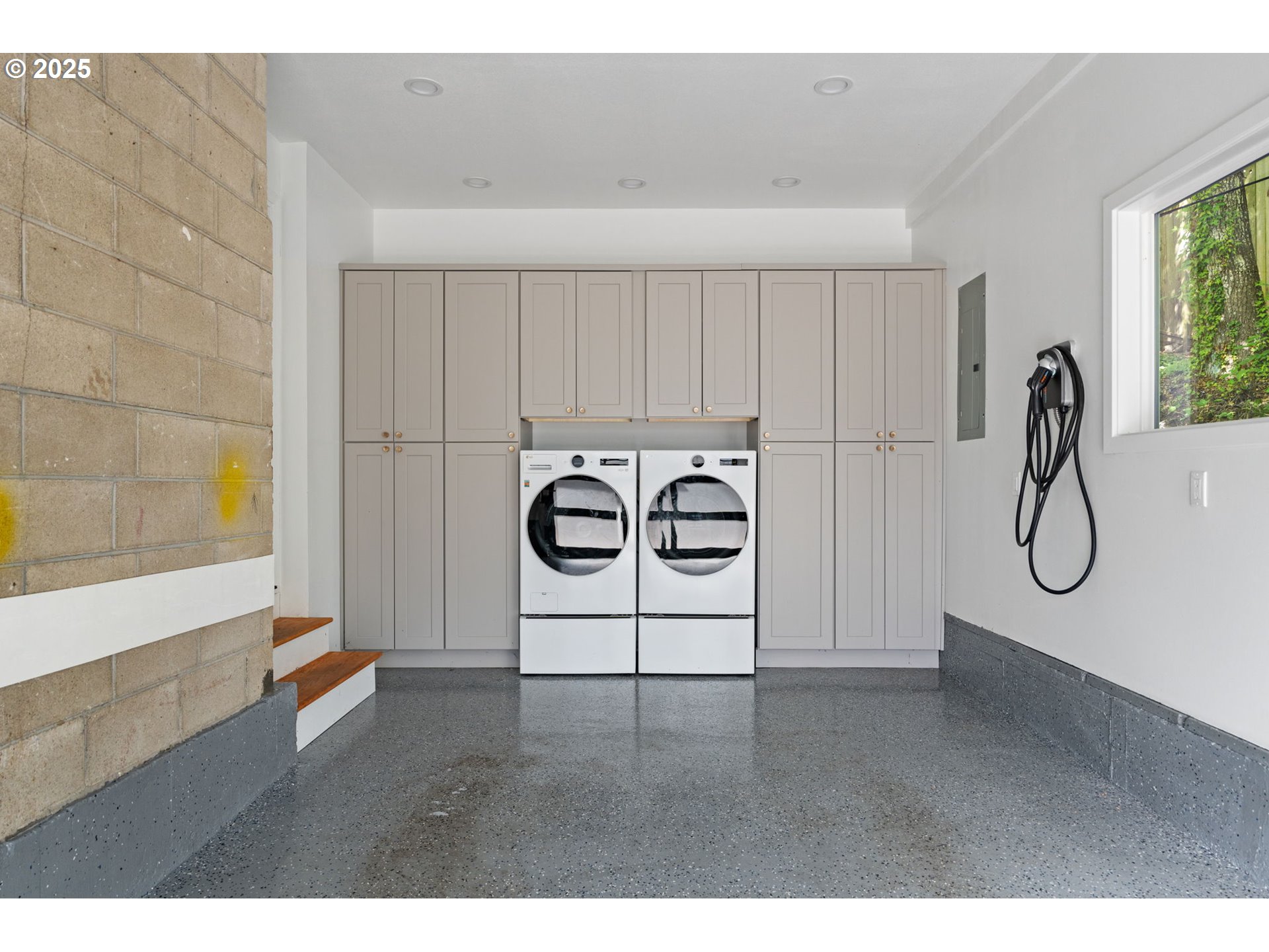 2345 SW DEWITT ST, Portland