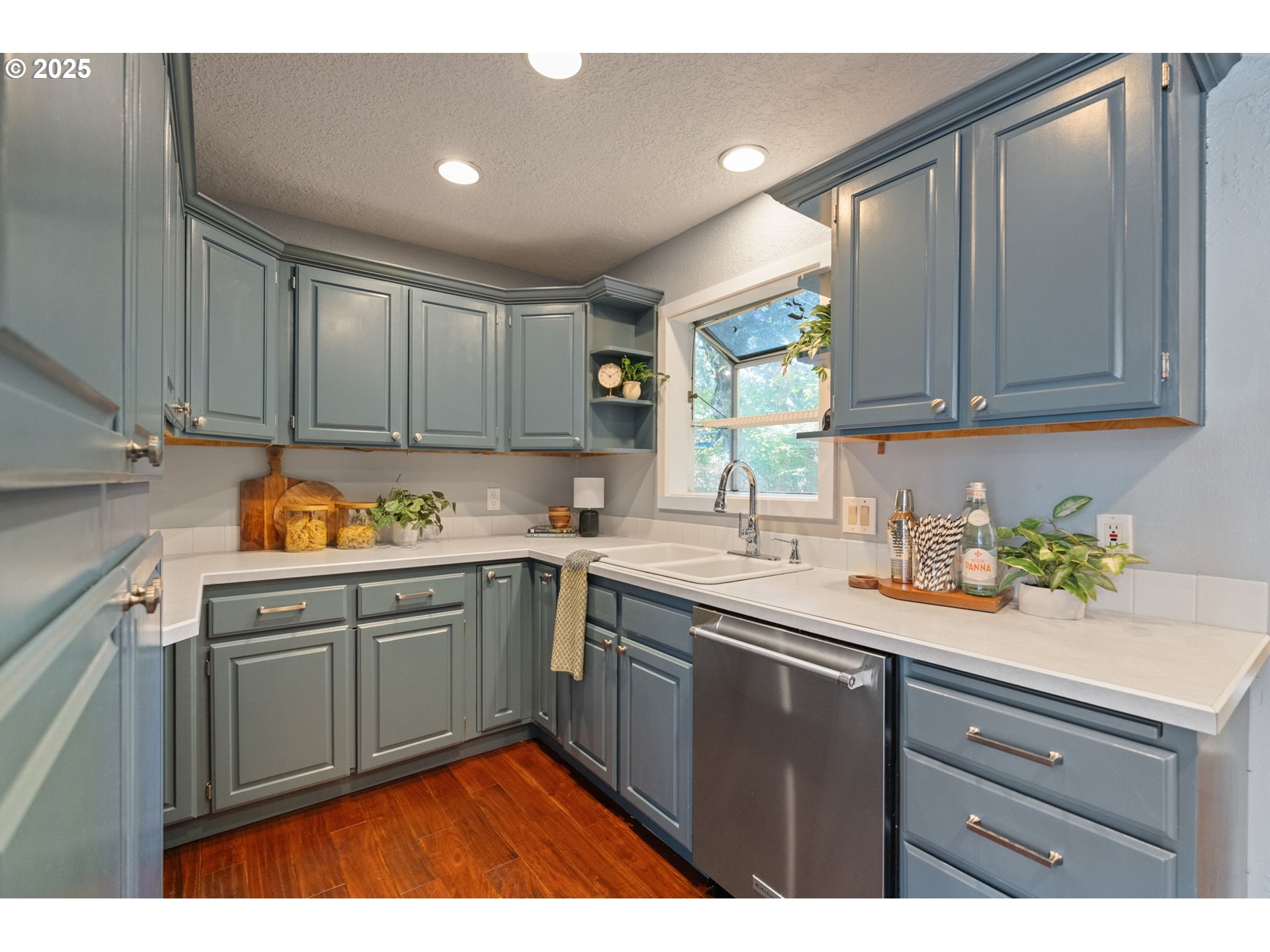 2345 SW DEWITT ST, Portland