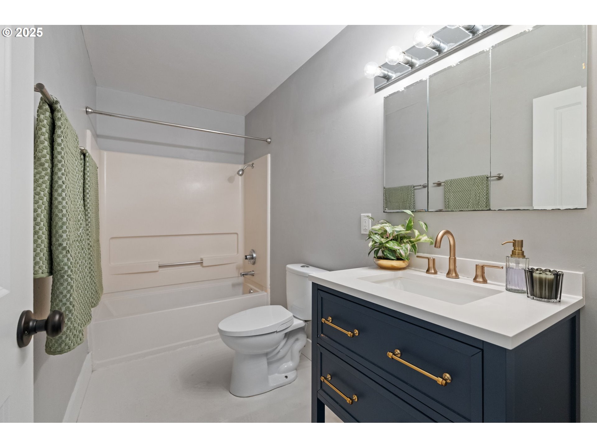 2345 SW DEWITT ST, Portland