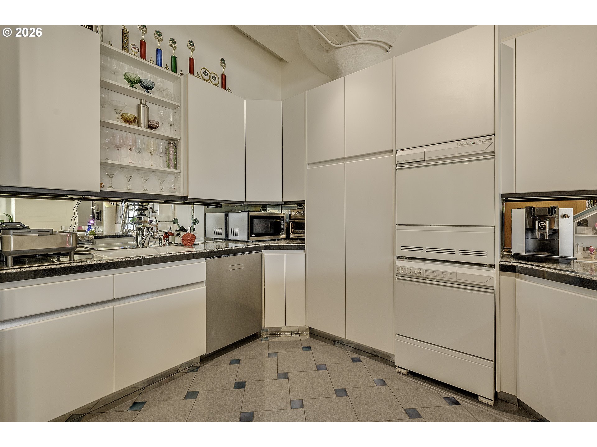 1314 NW IRVING ST 504