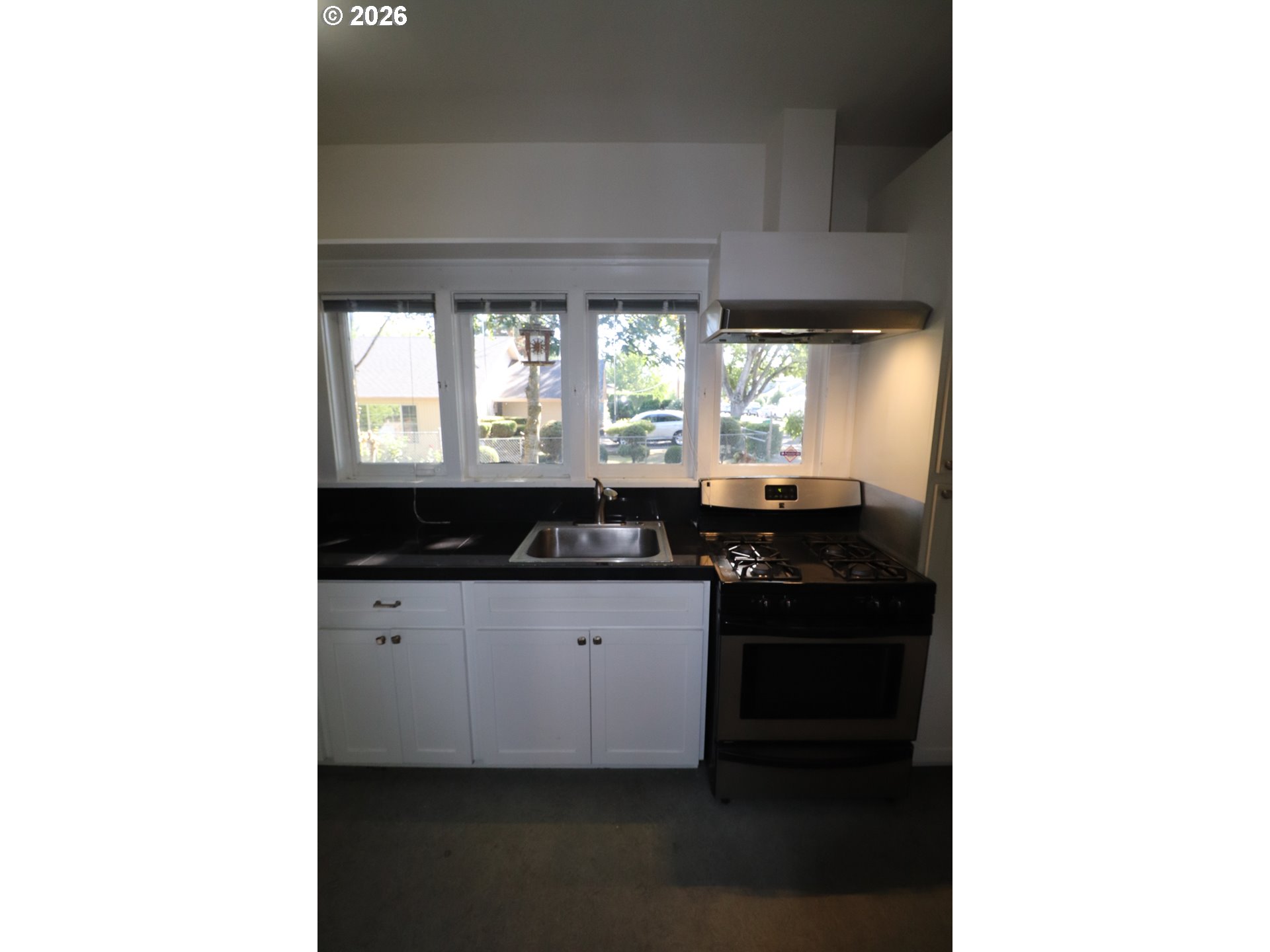 9806/9820 N MIDWAY AVE