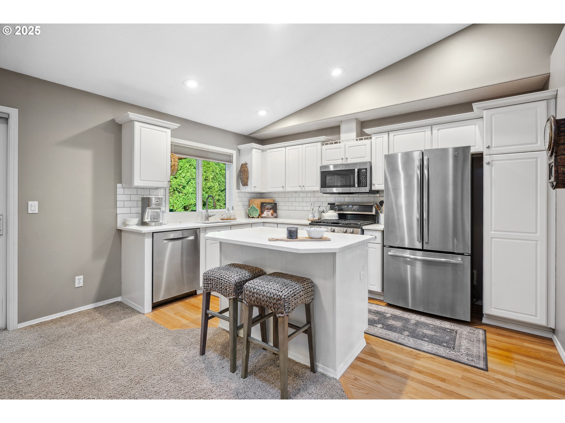 16977 NW OAKRIDGE DR