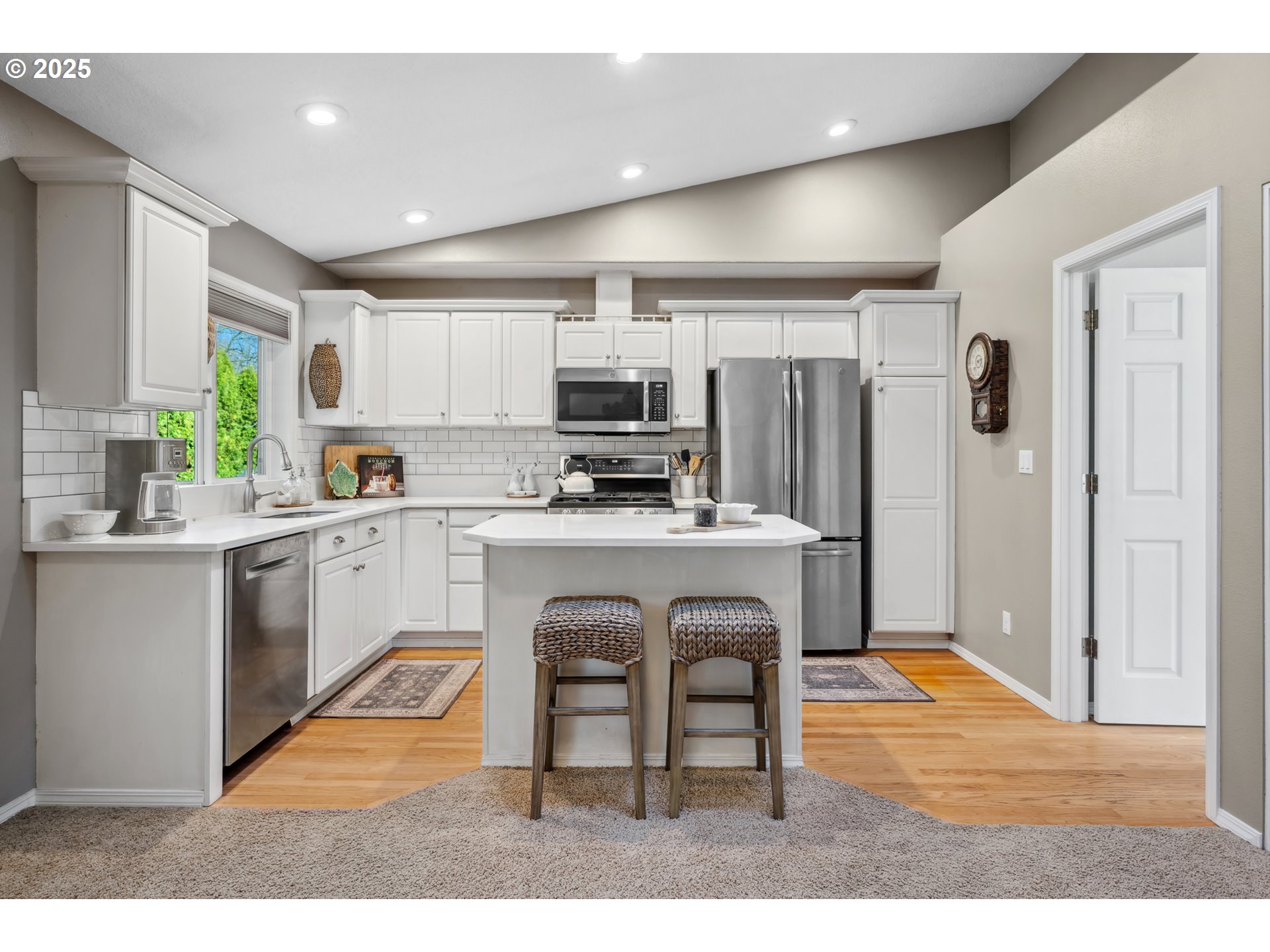 16977 NW OAKRIDGE DR