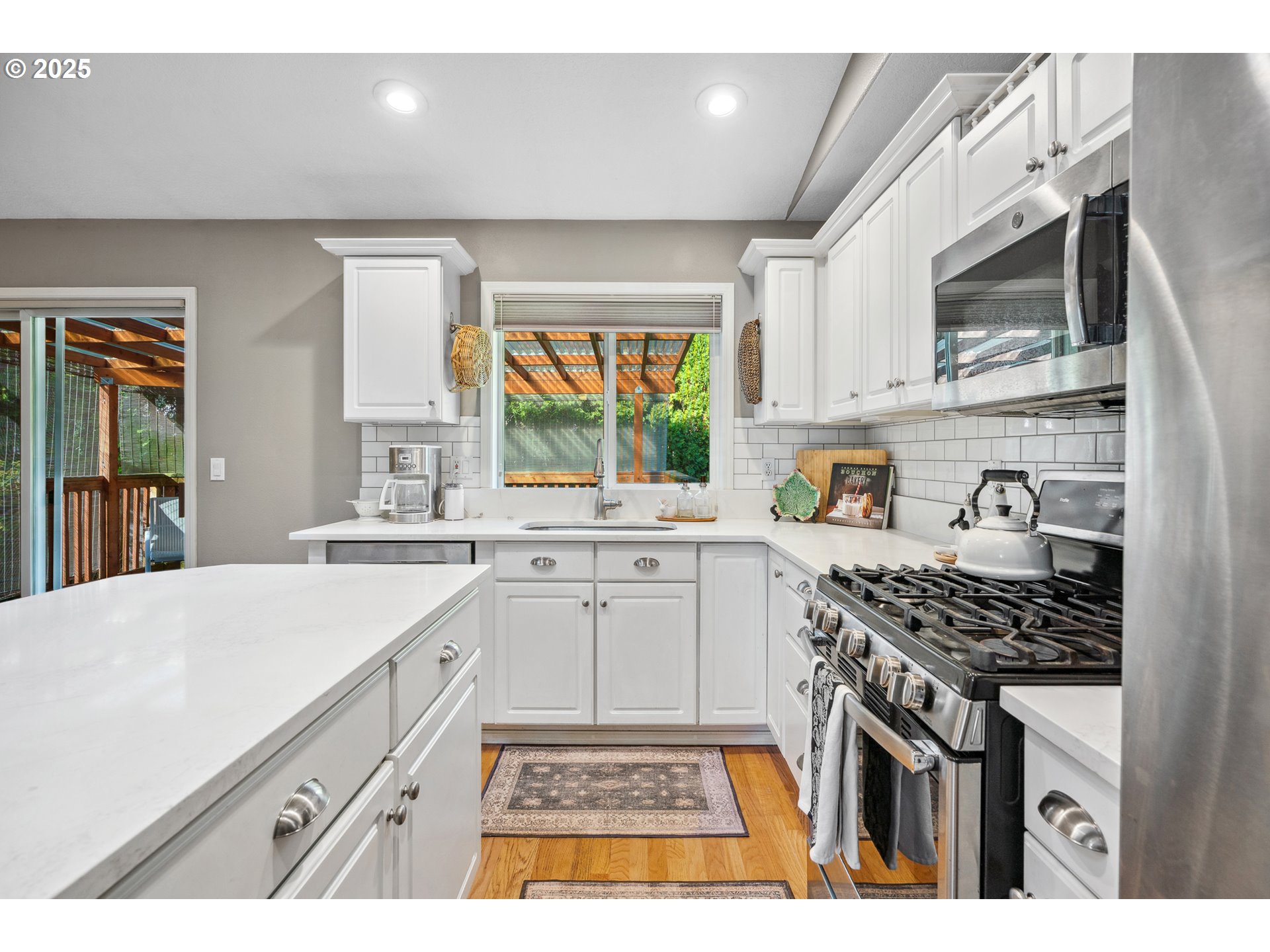 16977 NW OAKRIDGE DR