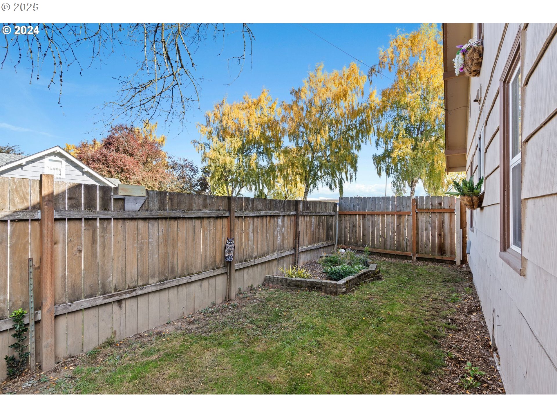 527 OREGON WAY