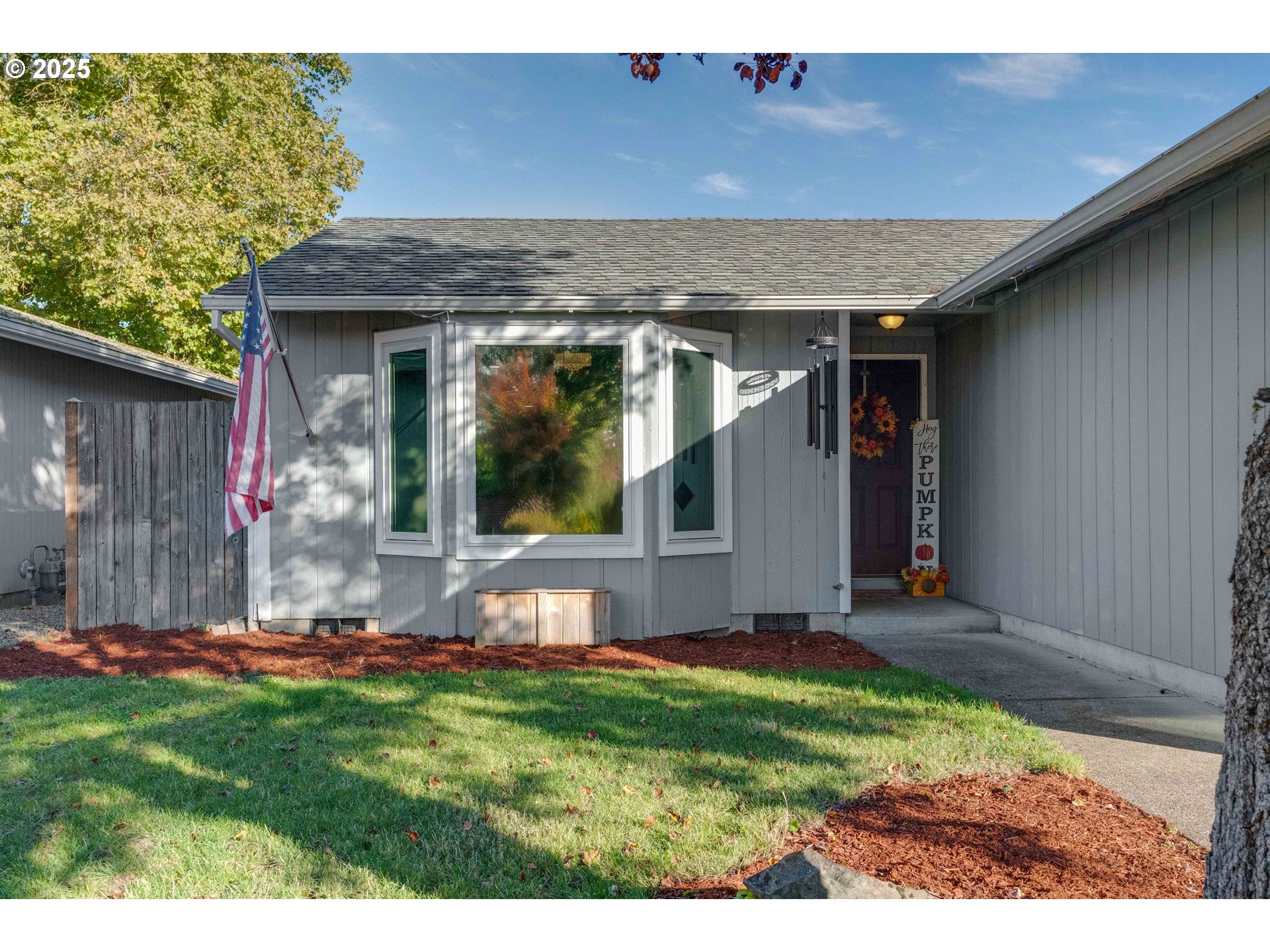 2215 E OAK DR, Newberg