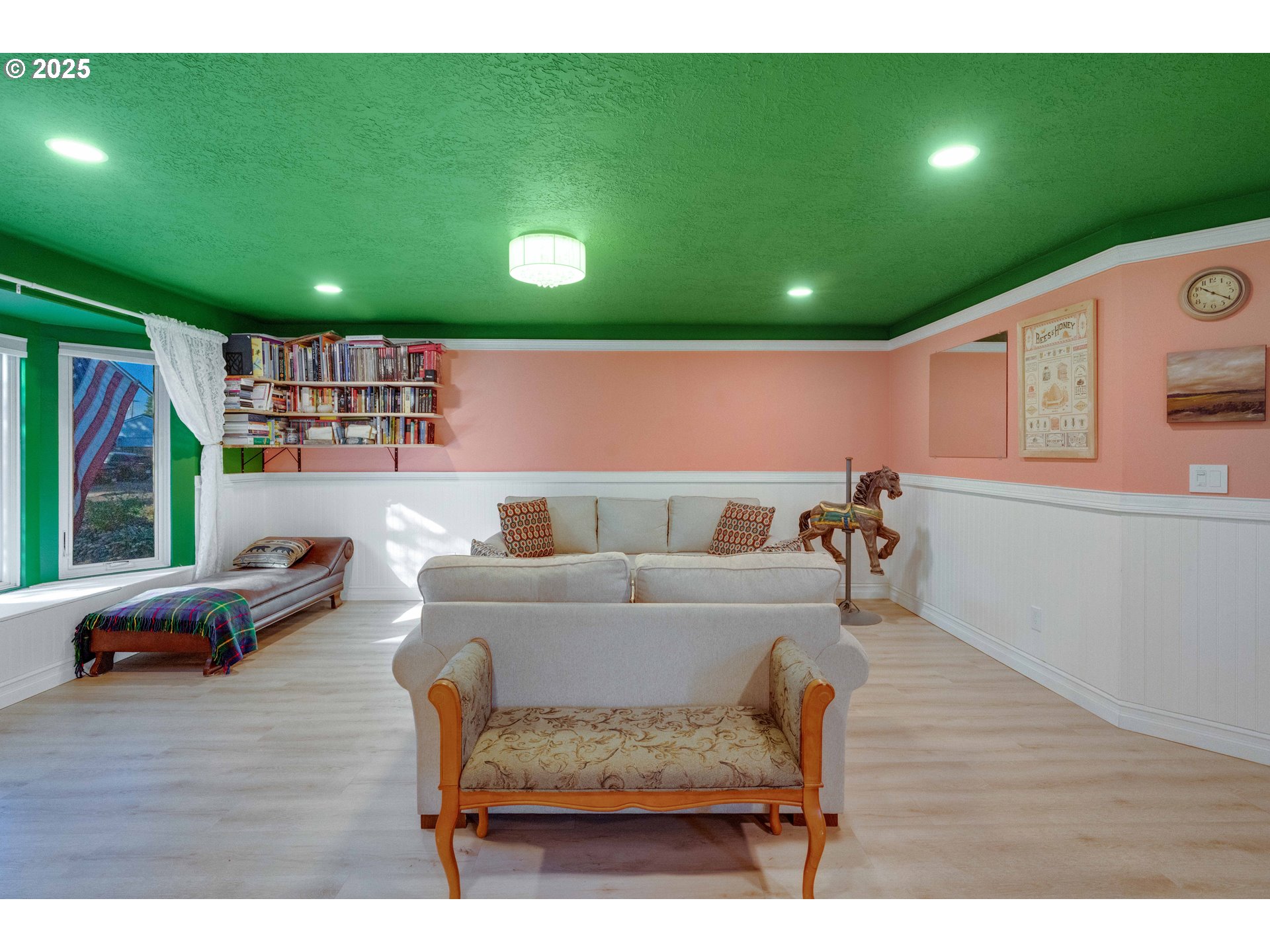 2215 E OAK DR, Newberg