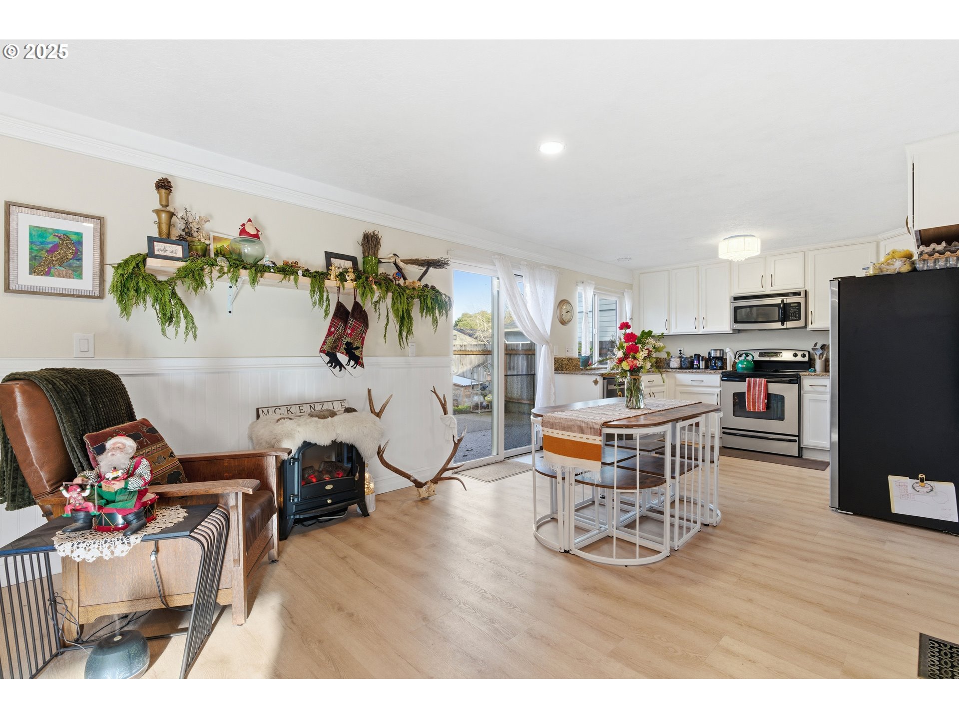 2215 E OAK DR, Newberg