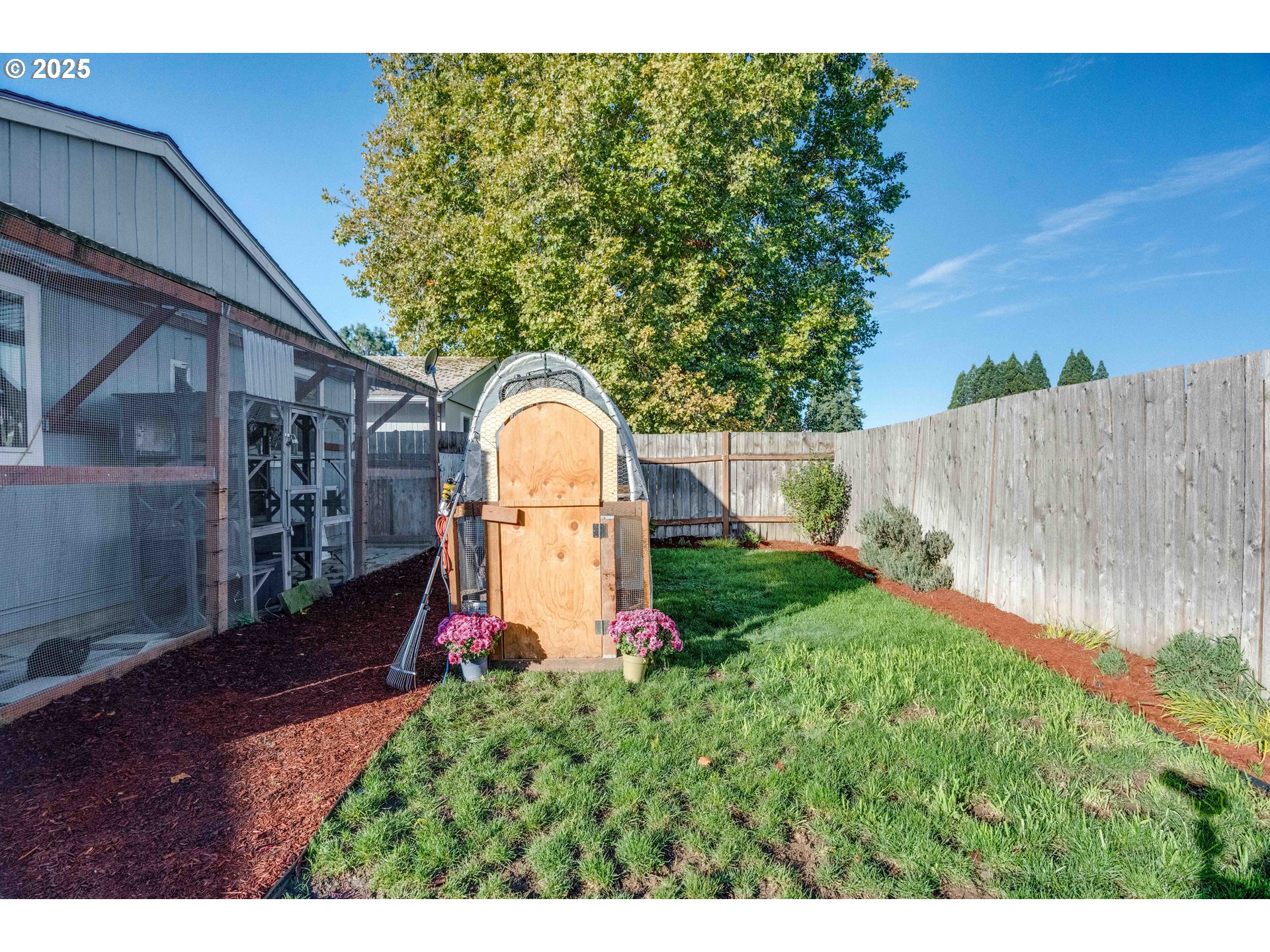 2215 E OAK DR, Newberg