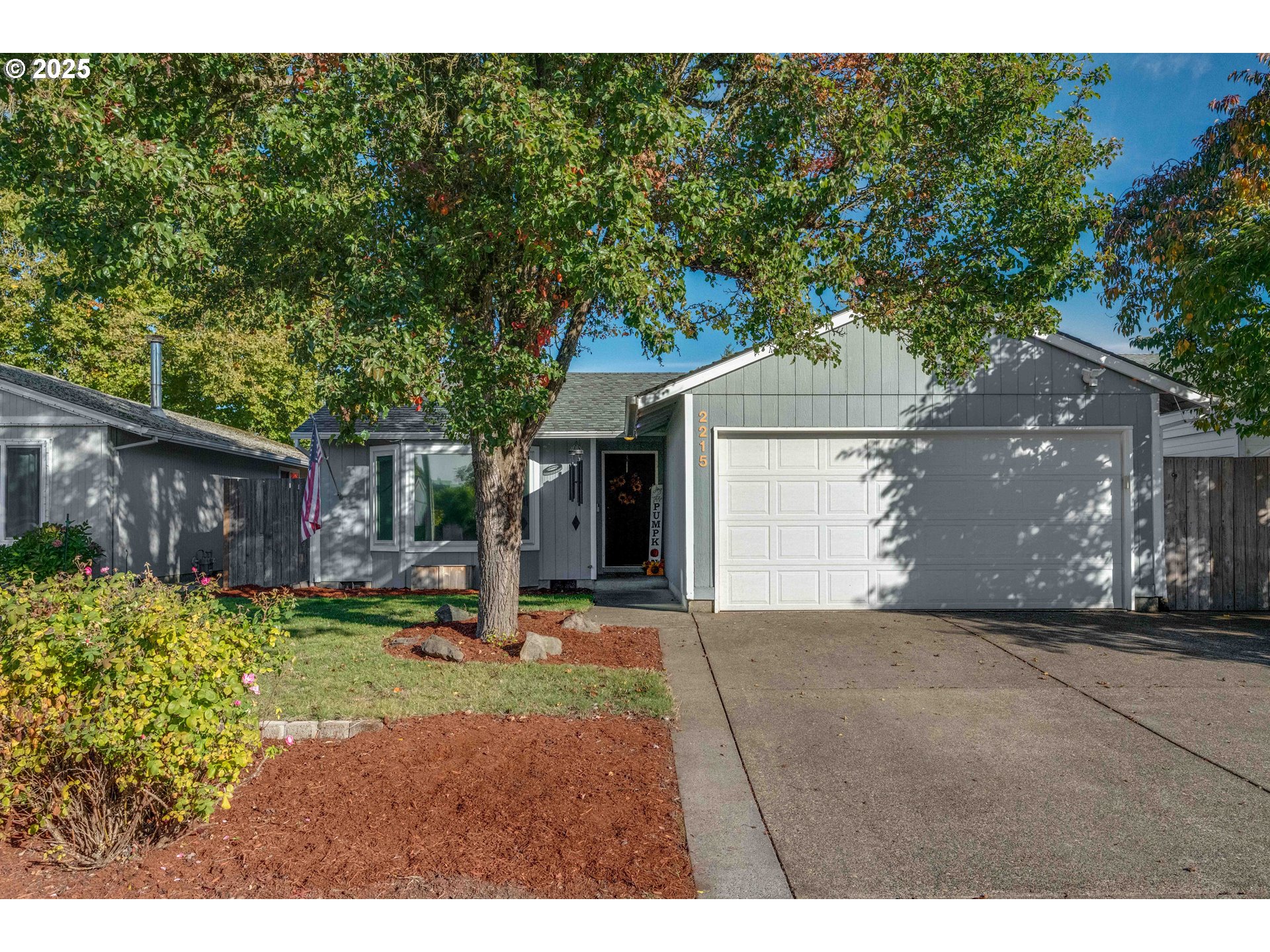 2215 E OAK DR, Newberg