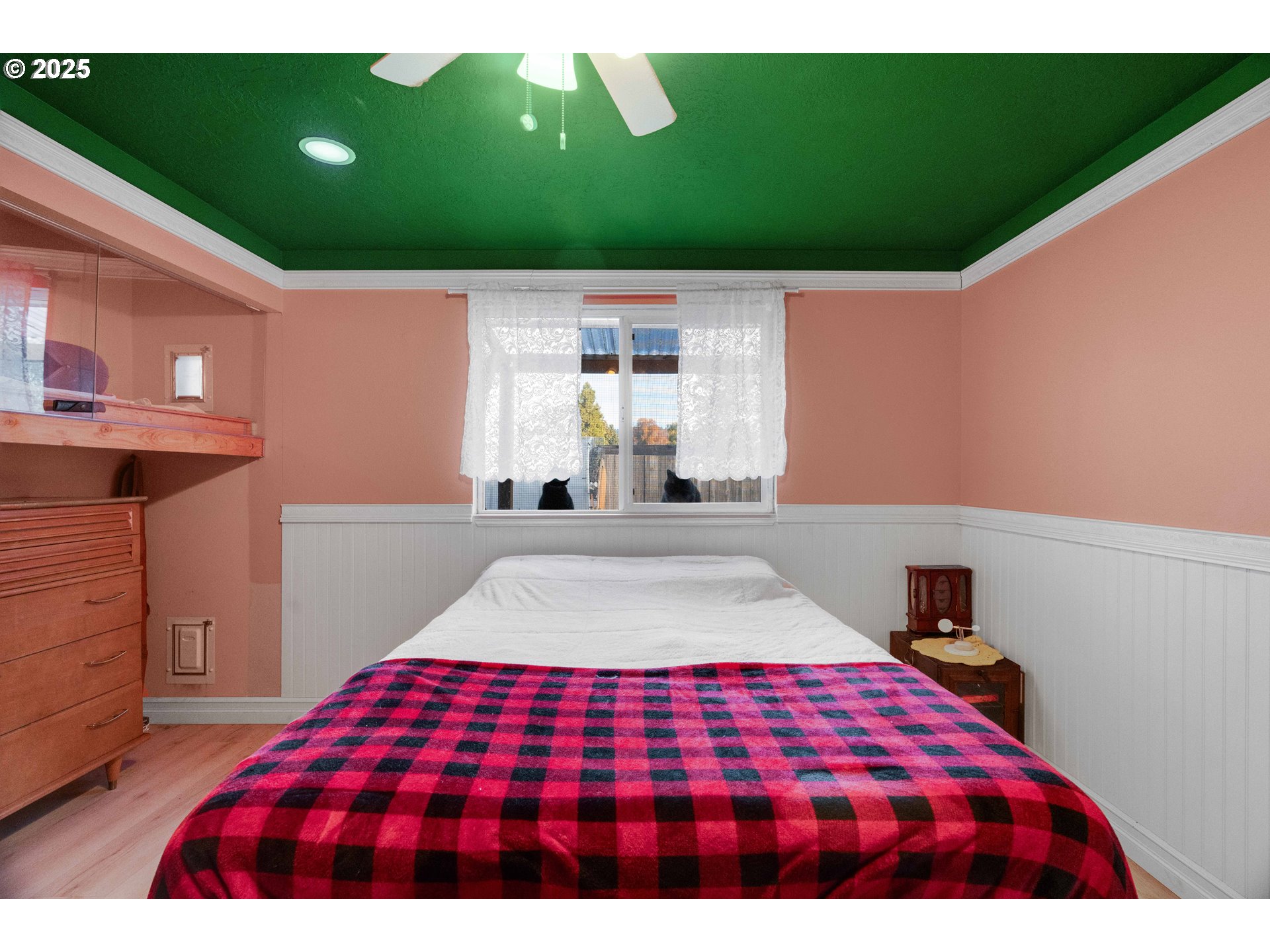 2215 E OAK DR, Newberg