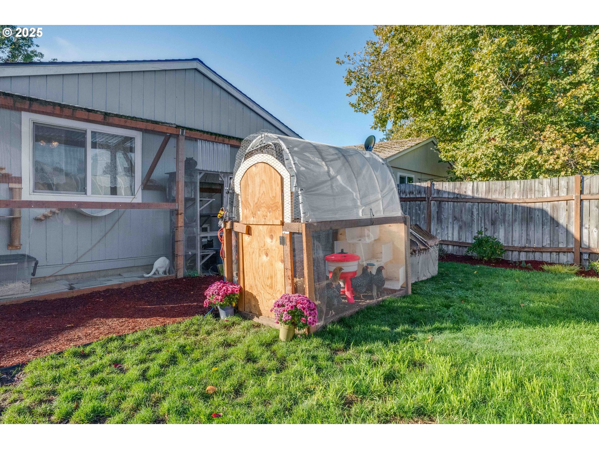 2215 E OAK DR, Newberg