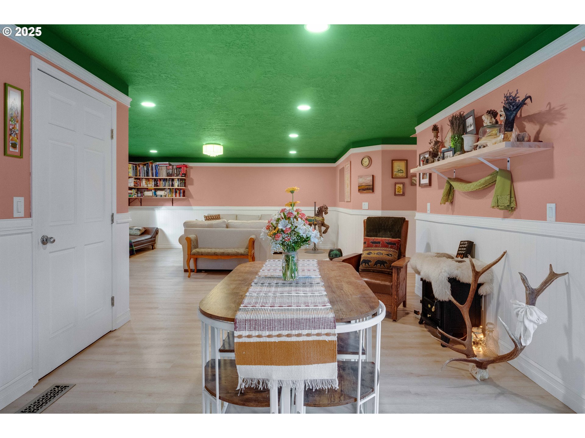 2215 E OAK DR, Newberg