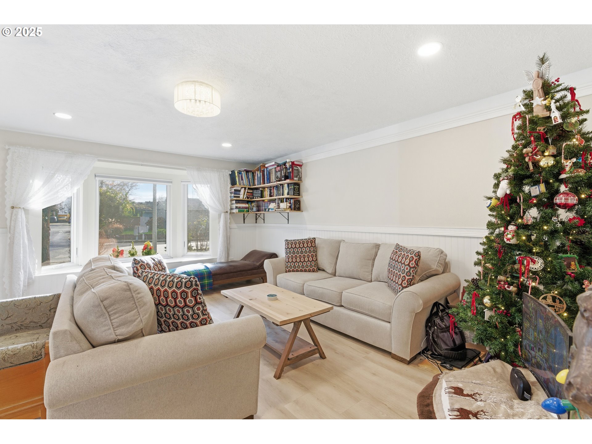 2215 E OAK DR, Newberg