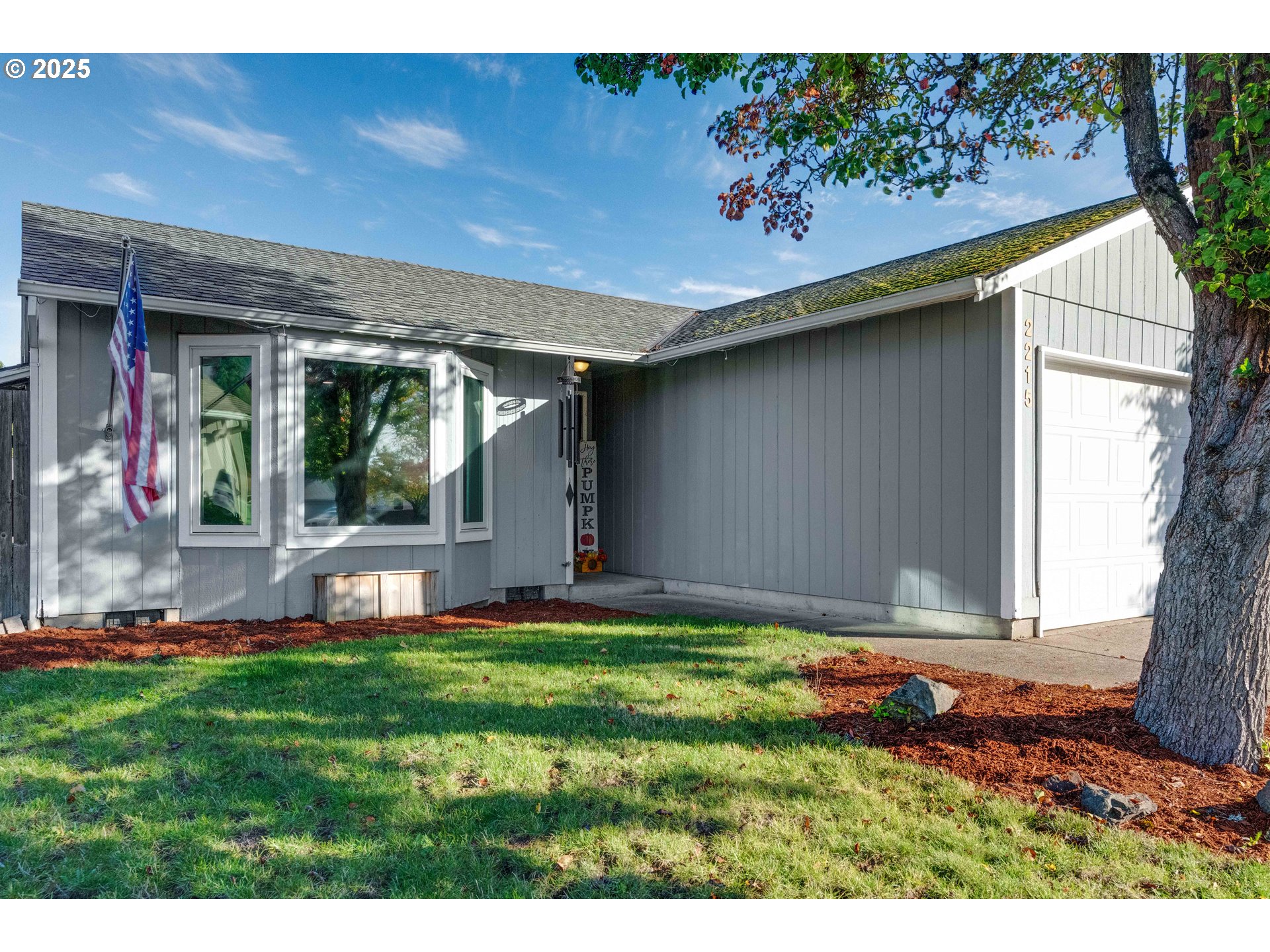 2215 E OAK DR, Newberg