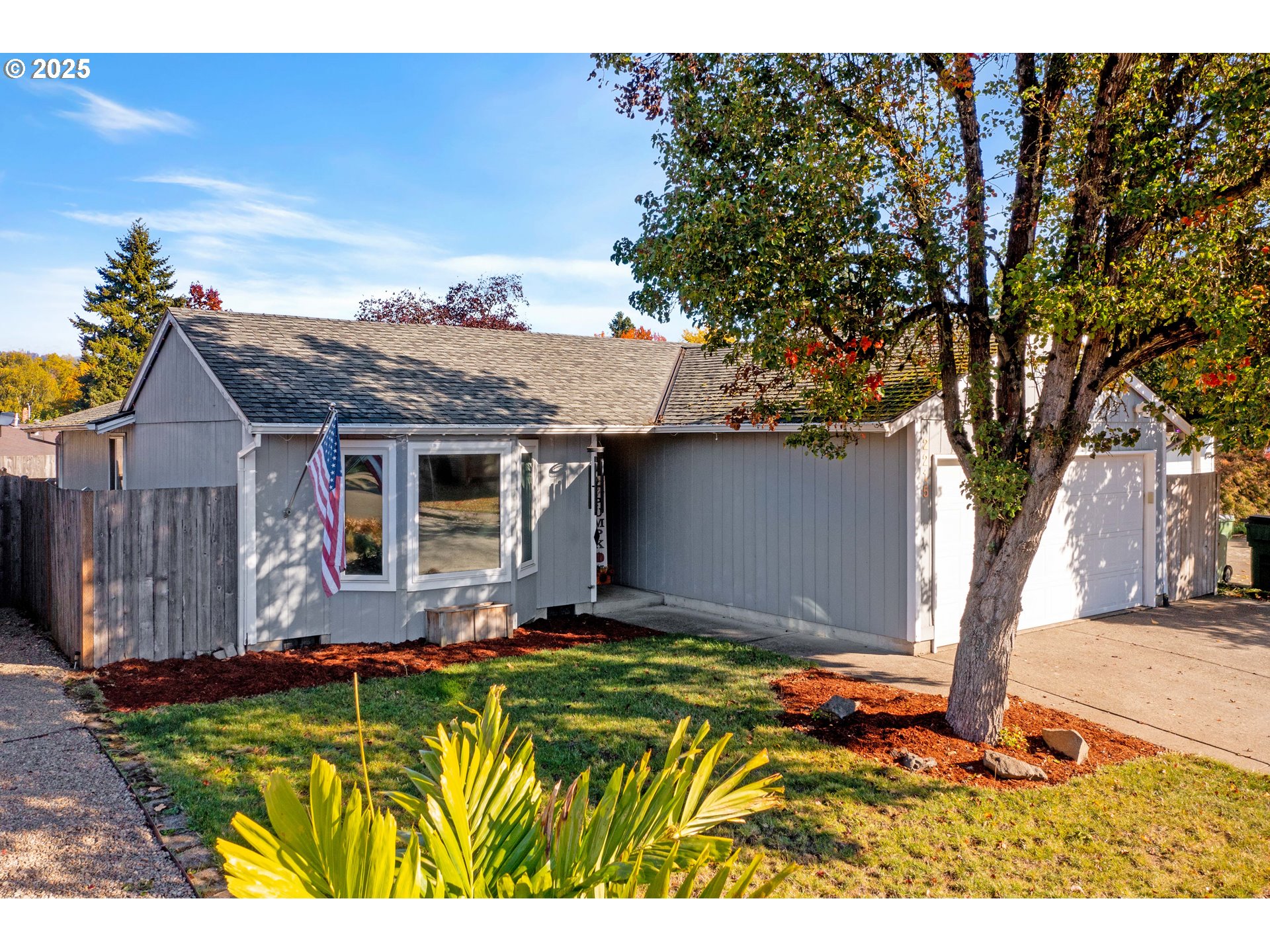 2215 E OAK DR, Newberg