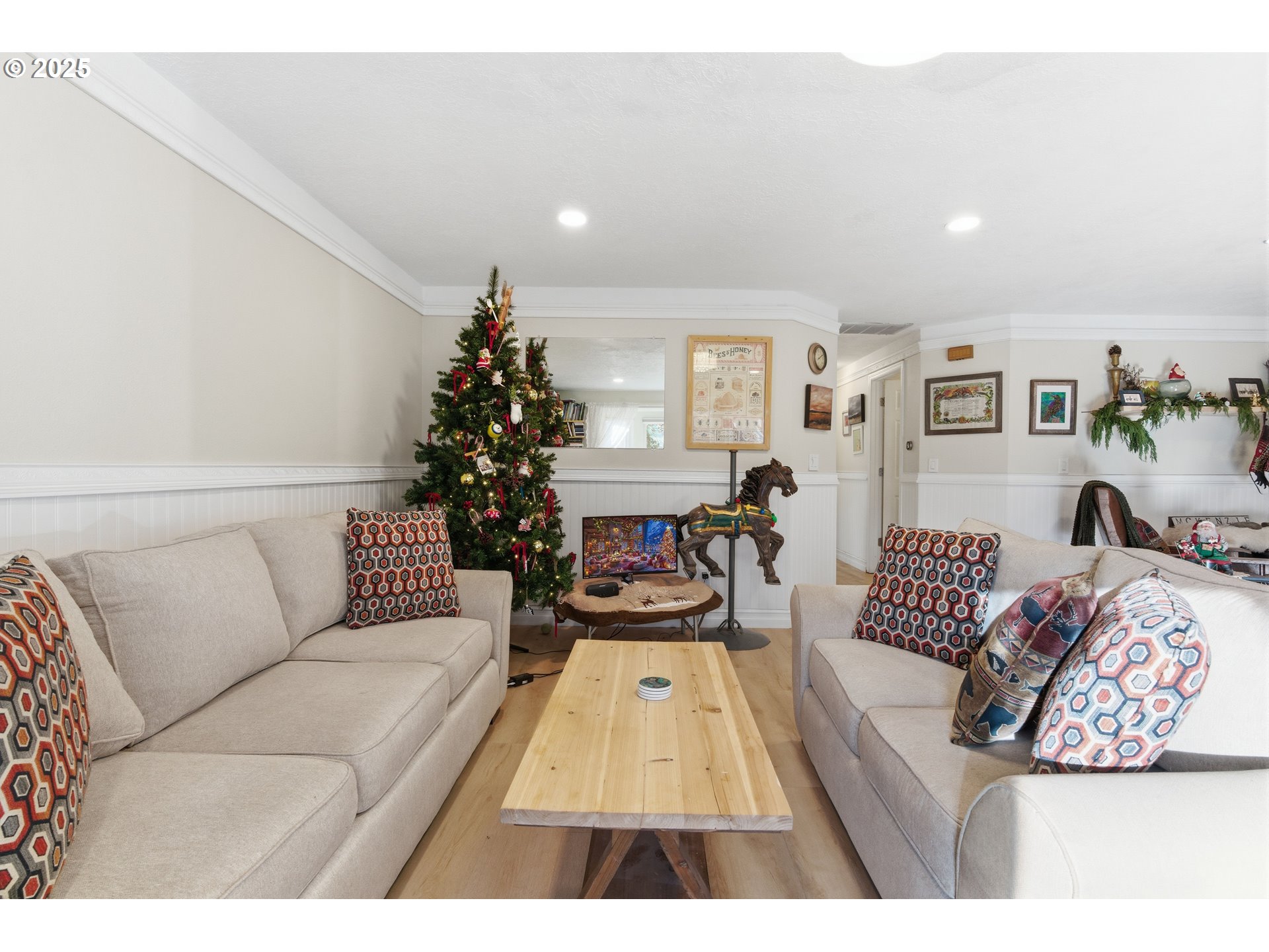 2215 E OAK DR, Newberg