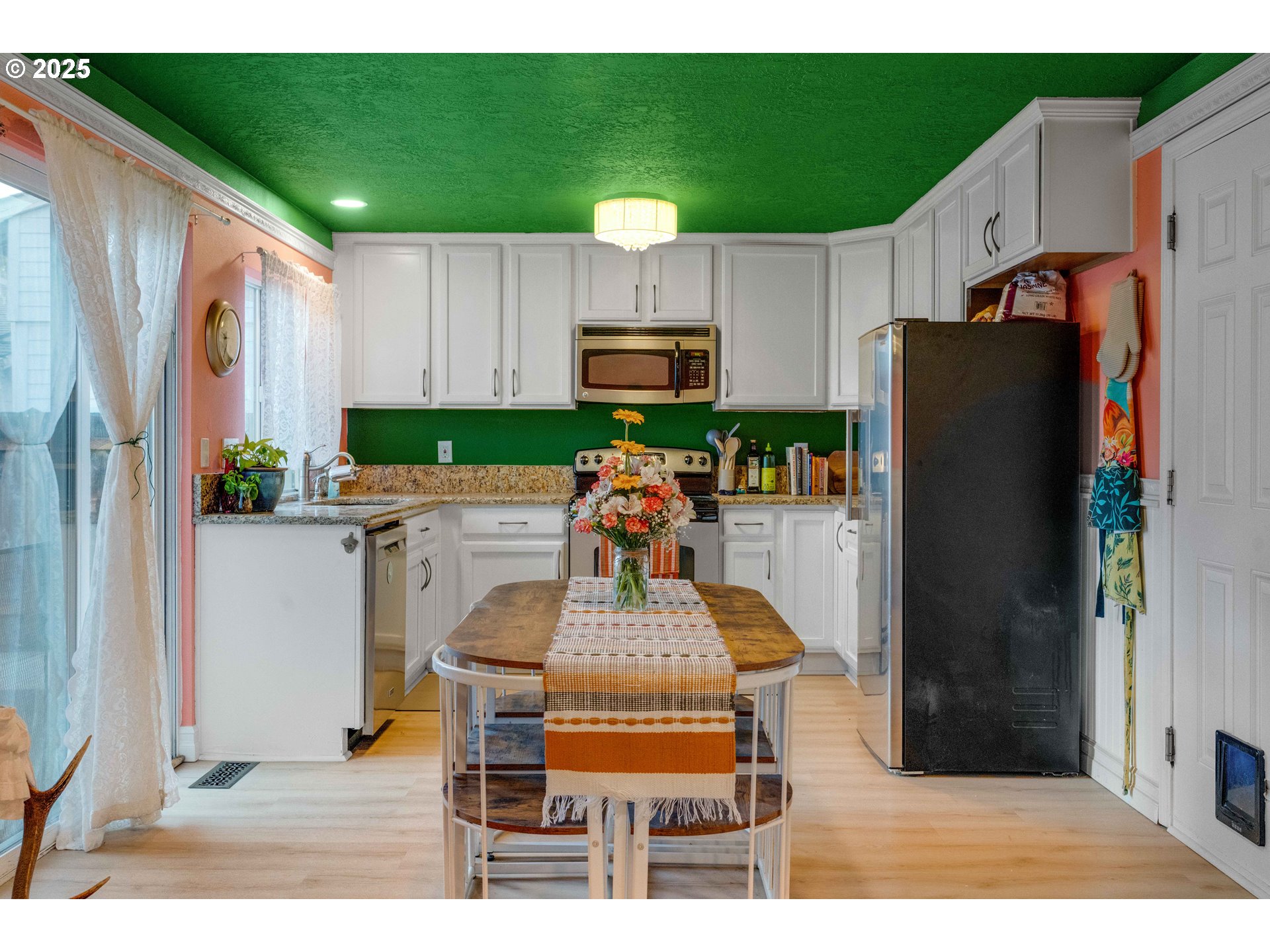 2215 E OAK DR, Newberg