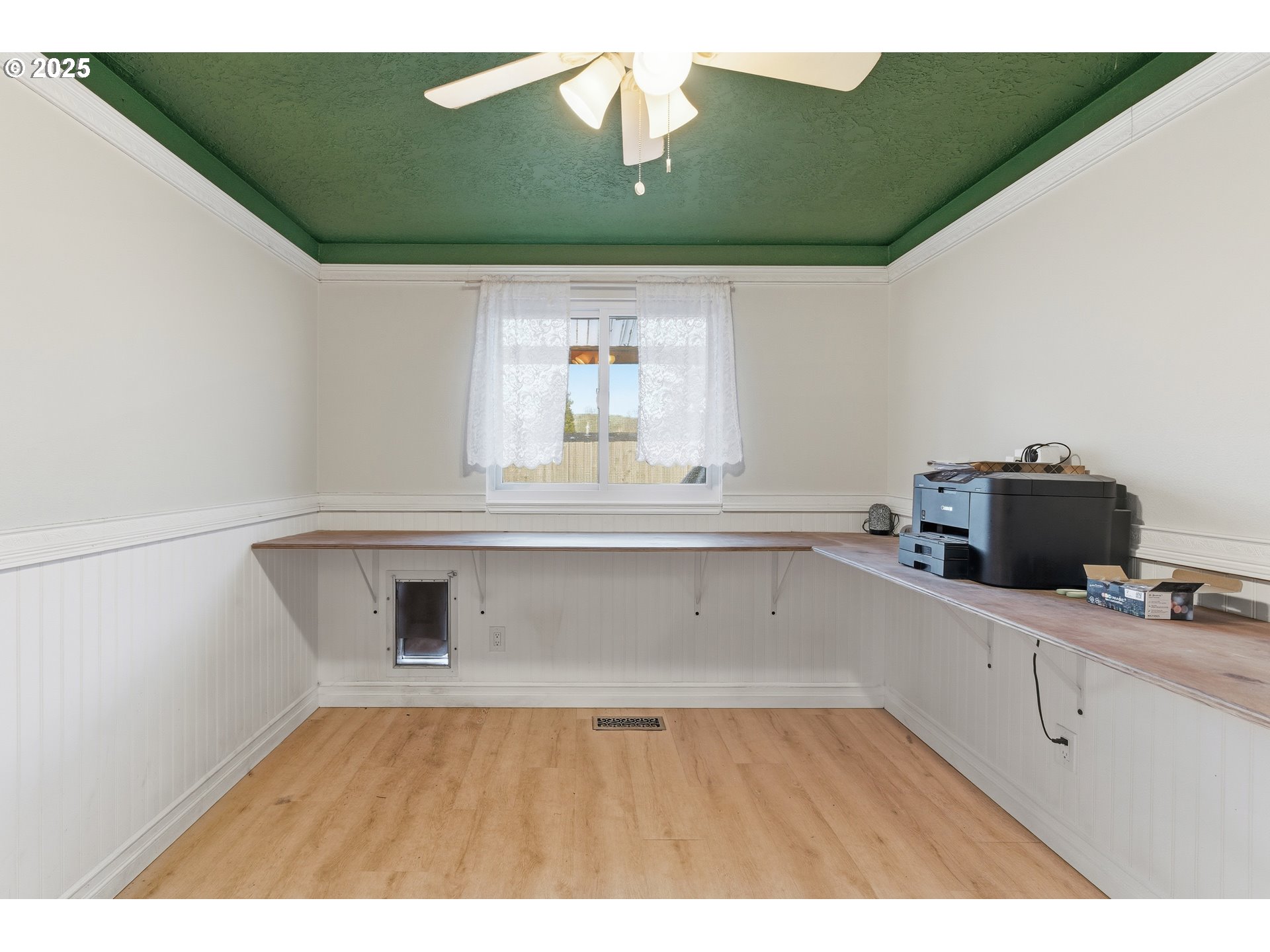 2215 E OAK DR, Newberg