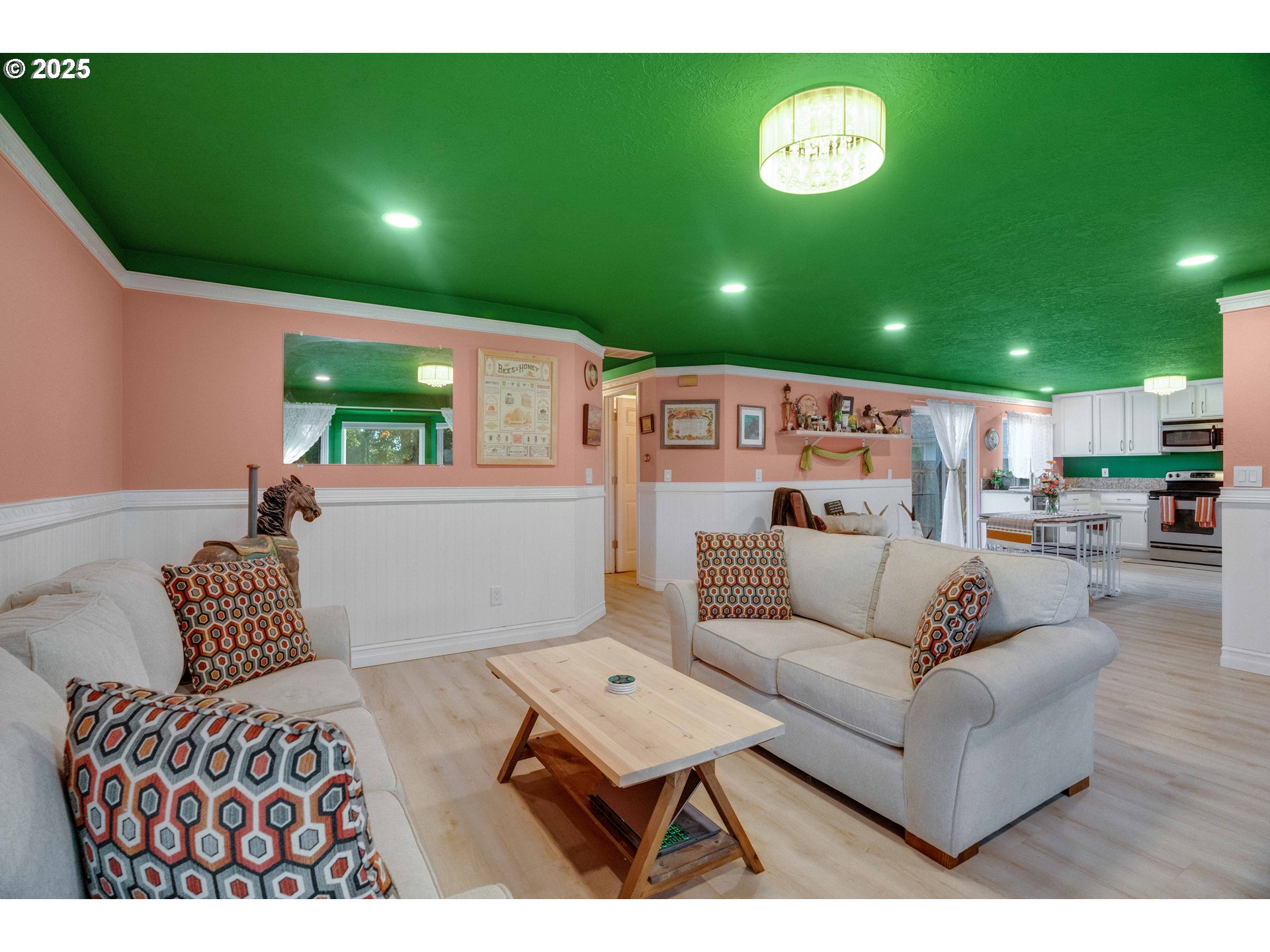 2215 E OAK DR, Newberg