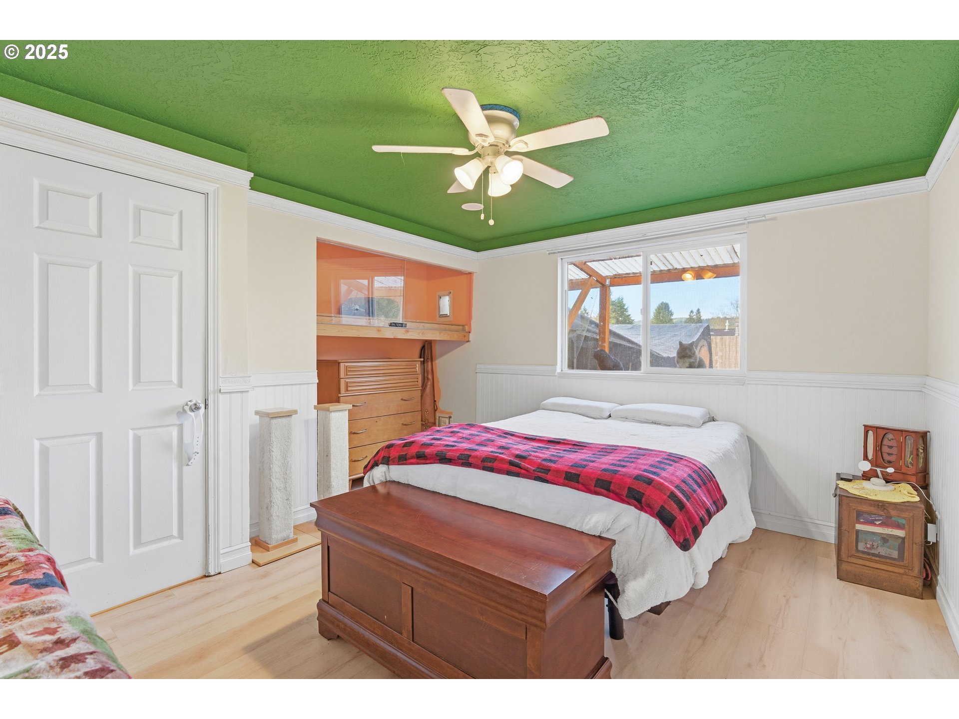 2215 E OAK DR, Newberg