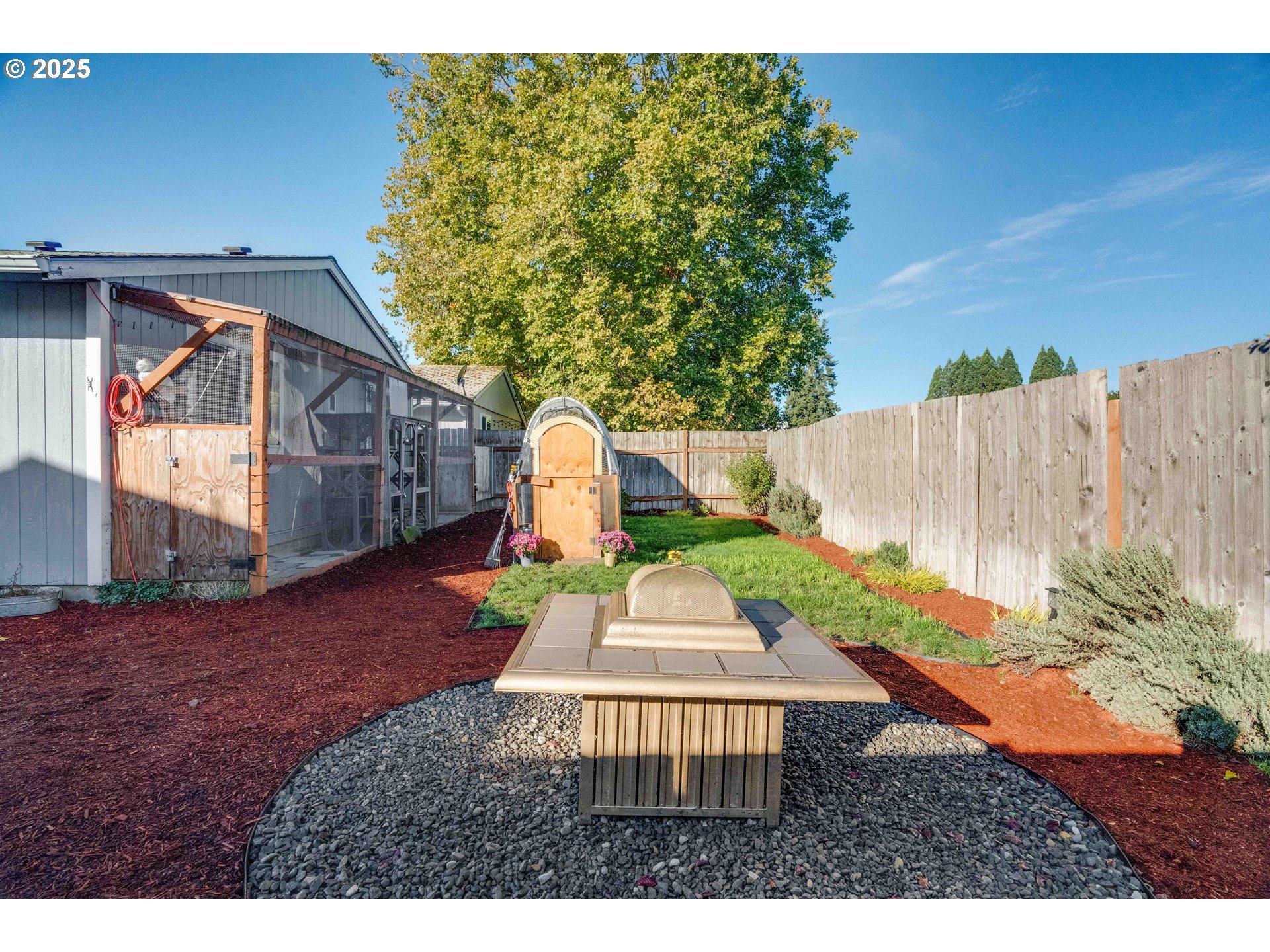 2215 E OAK DR, Newberg