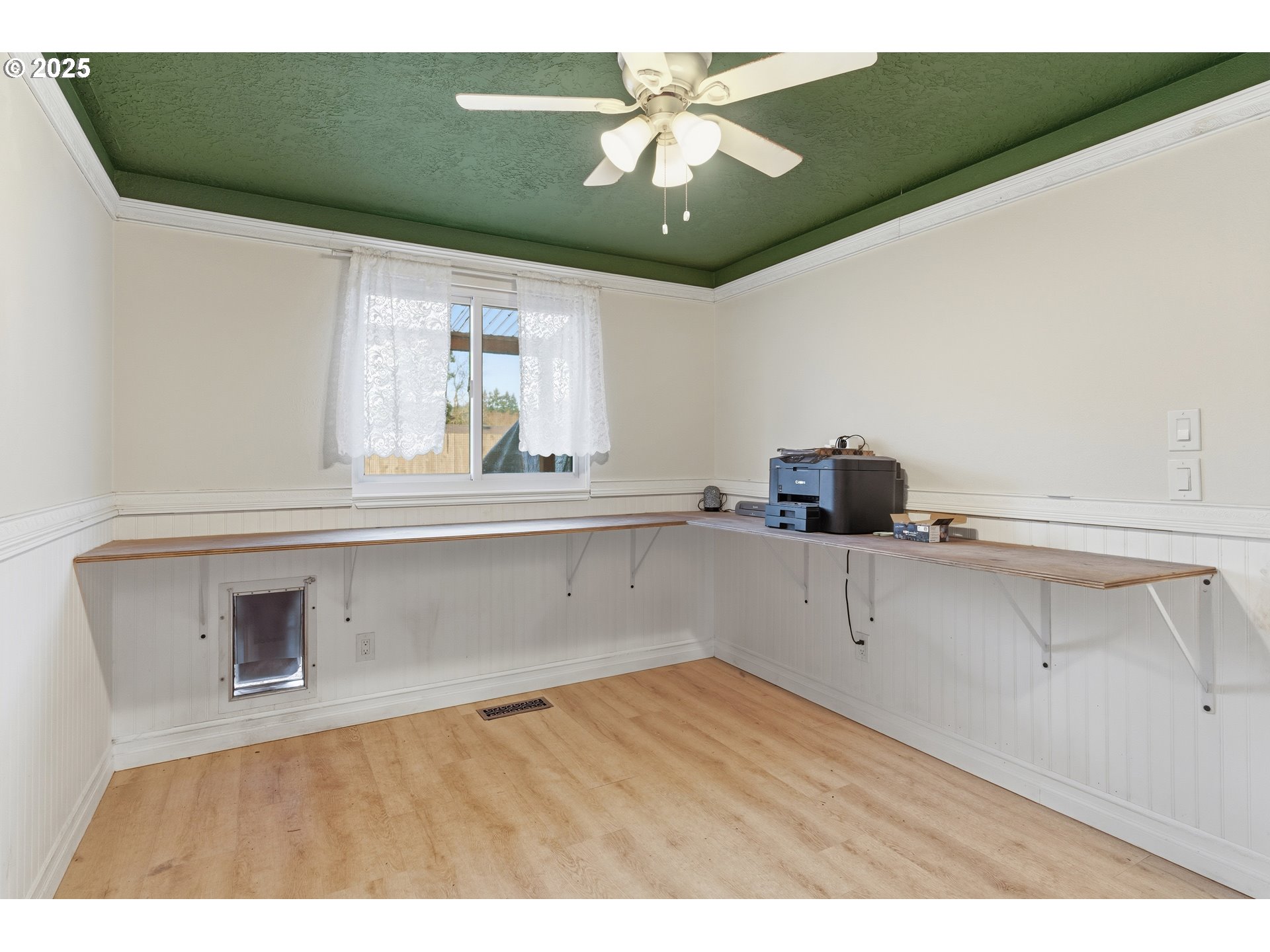 2215 E OAK DR, Newberg