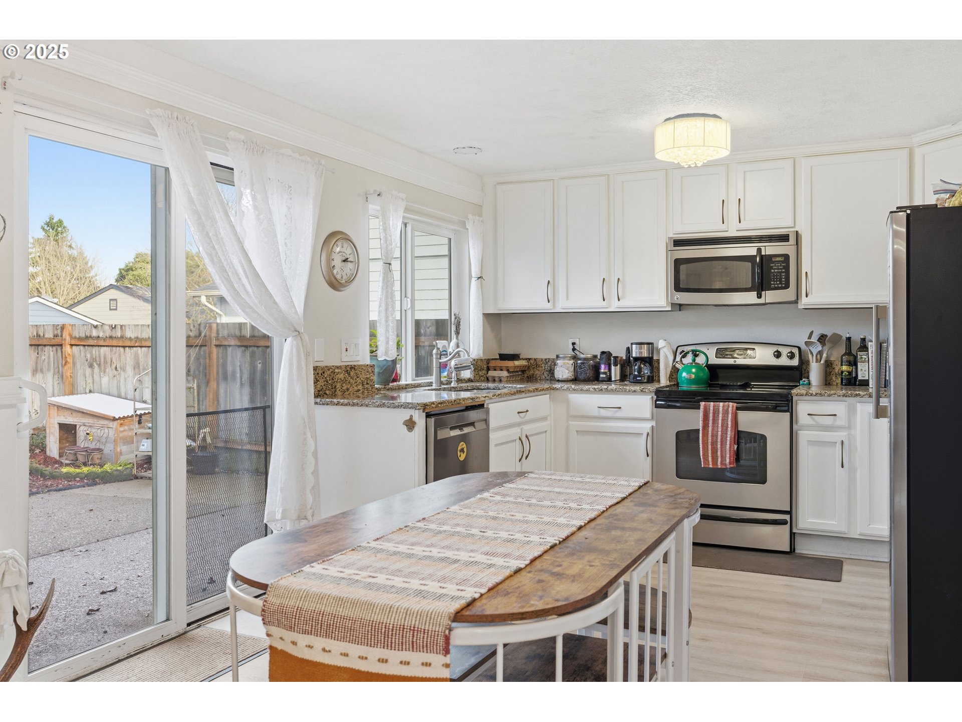 2215 E OAK DR, Newberg