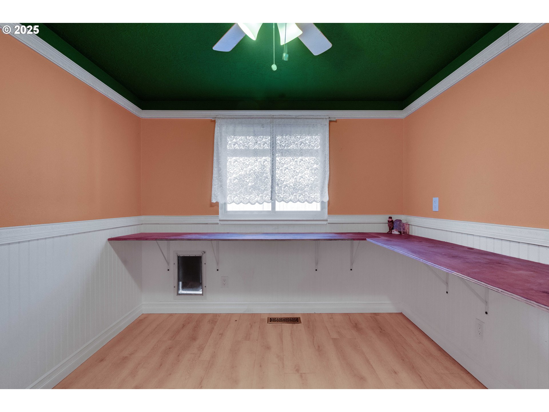 2215 E OAK DR, Newberg