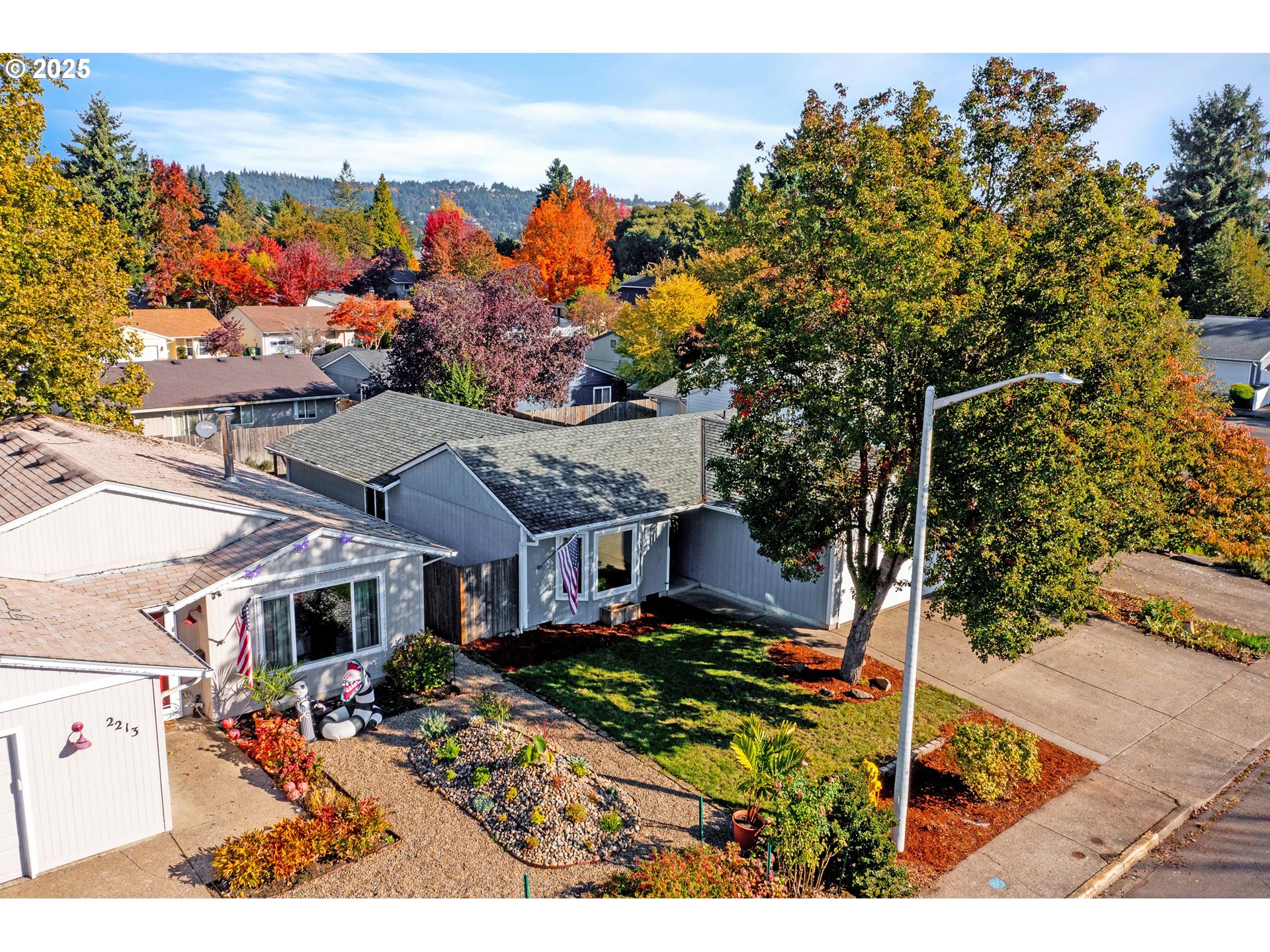 2215 E OAK DR, Newberg