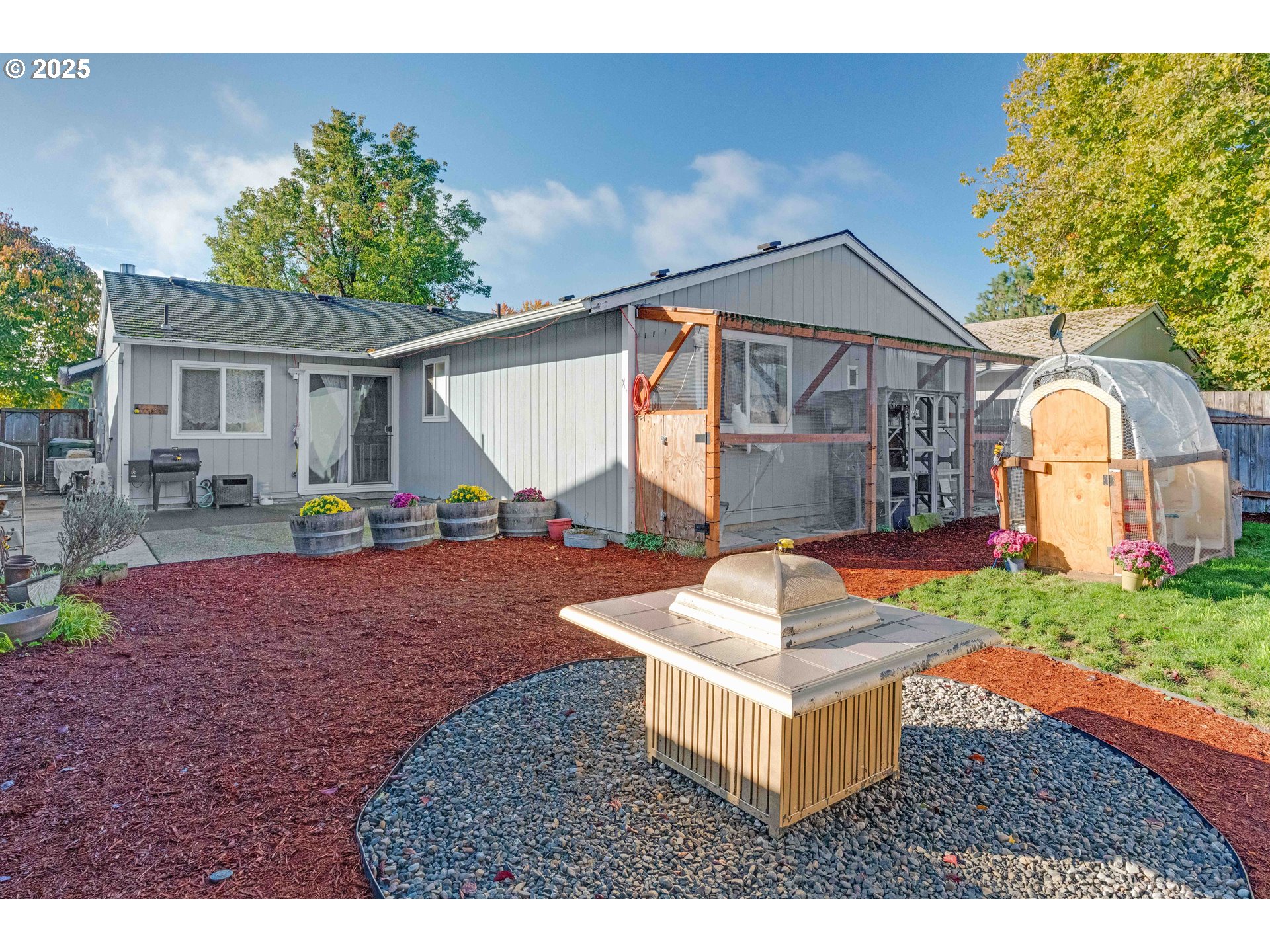 2215 E OAK DR, Newberg
