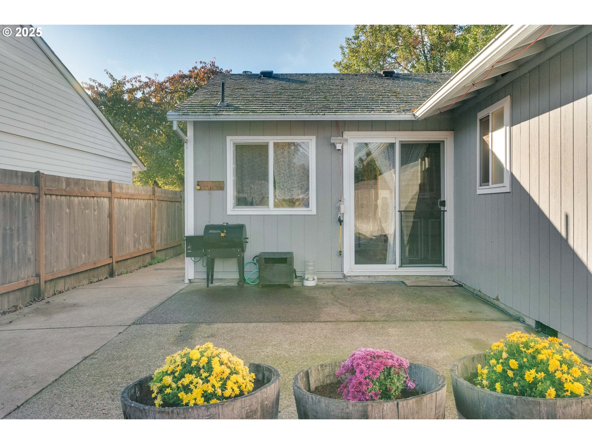 2215 E OAK DR, Newberg