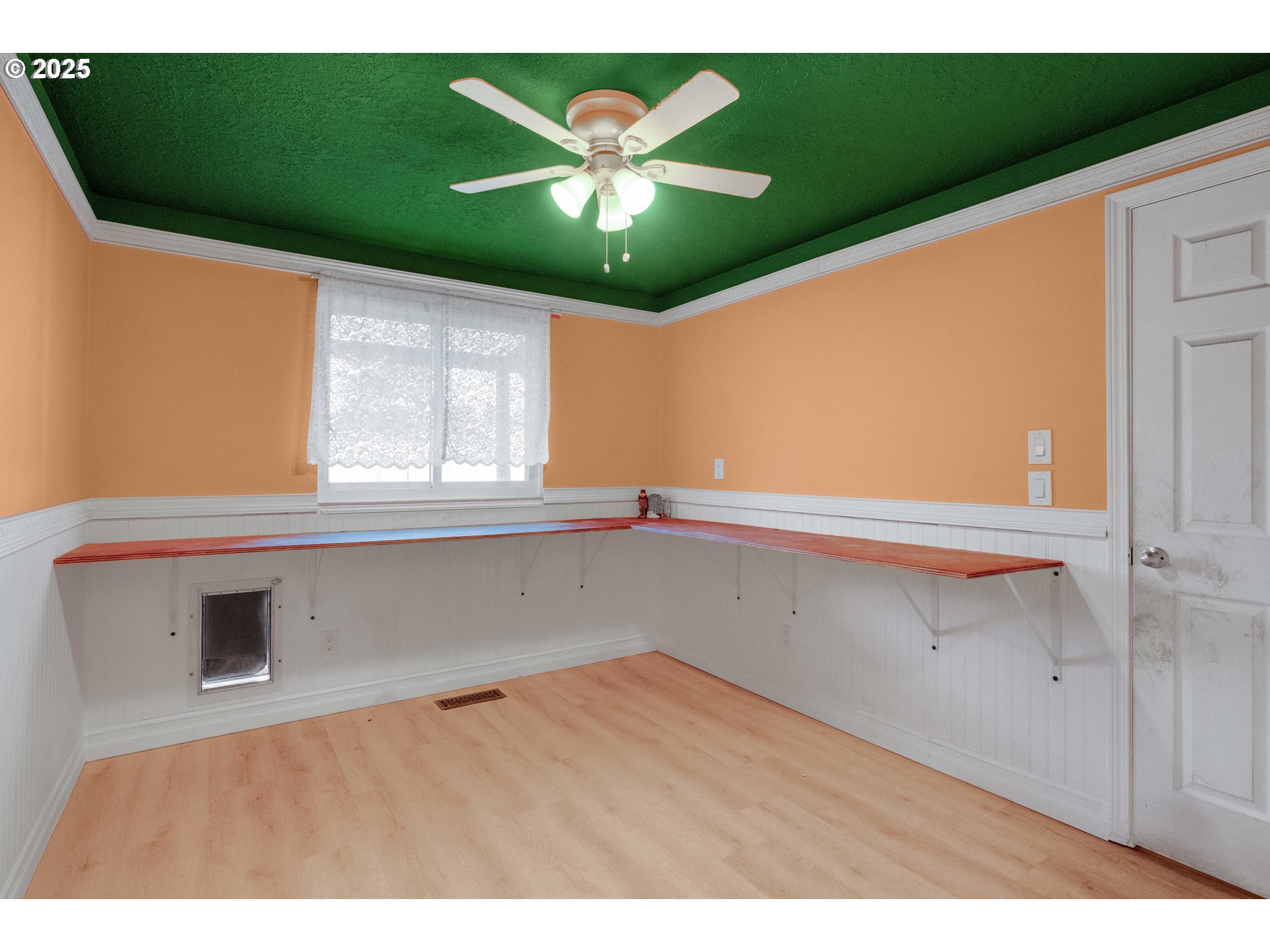 2215 E OAK DR, Newberg