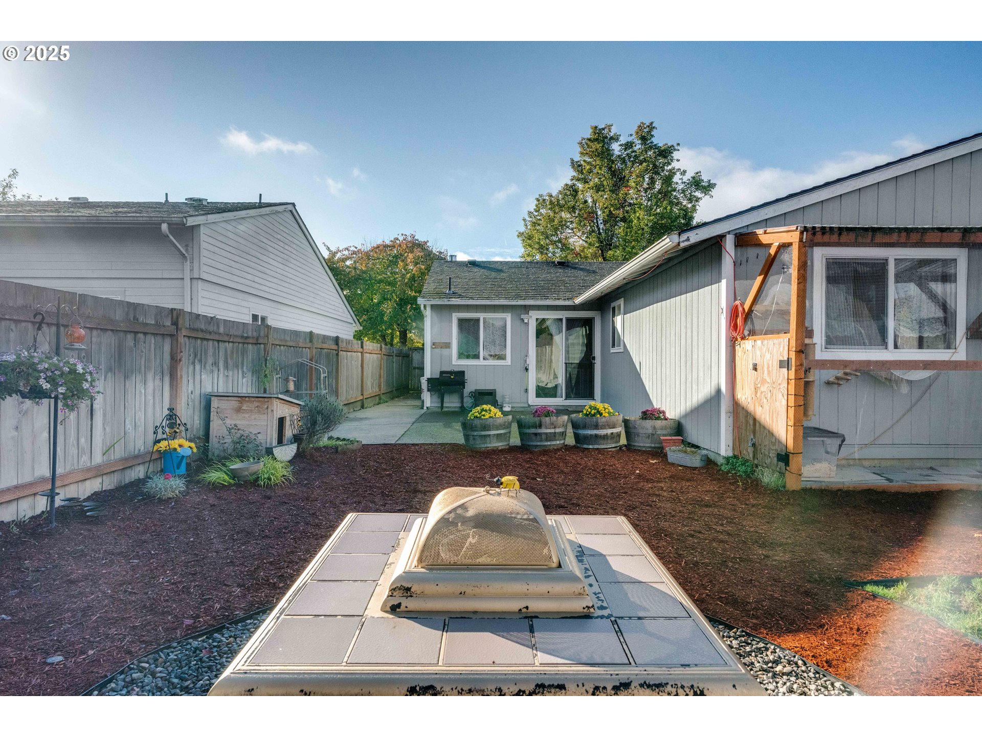 2215 E OAK DR, Newberg