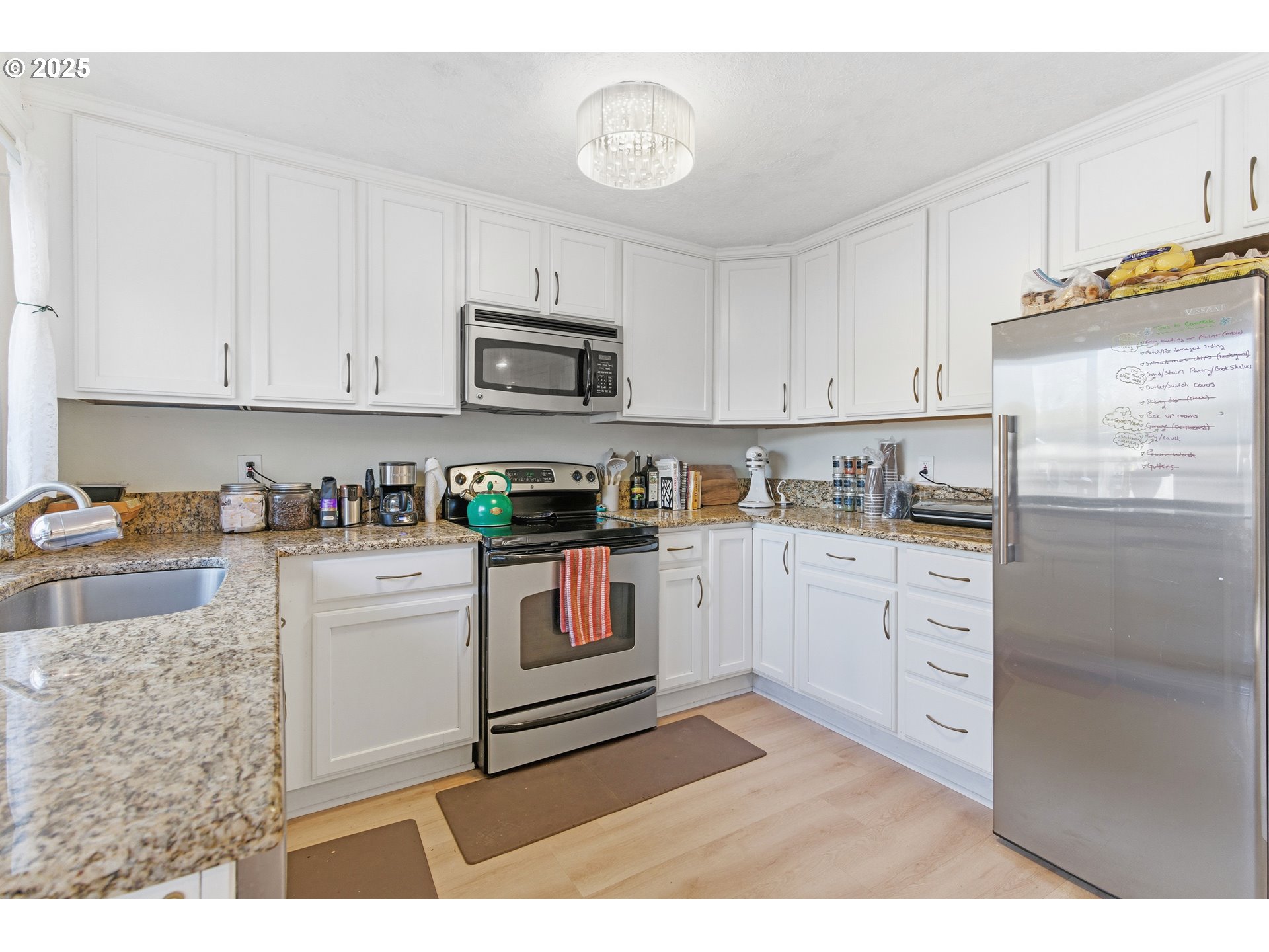 2215 E OAK DR, Newberg