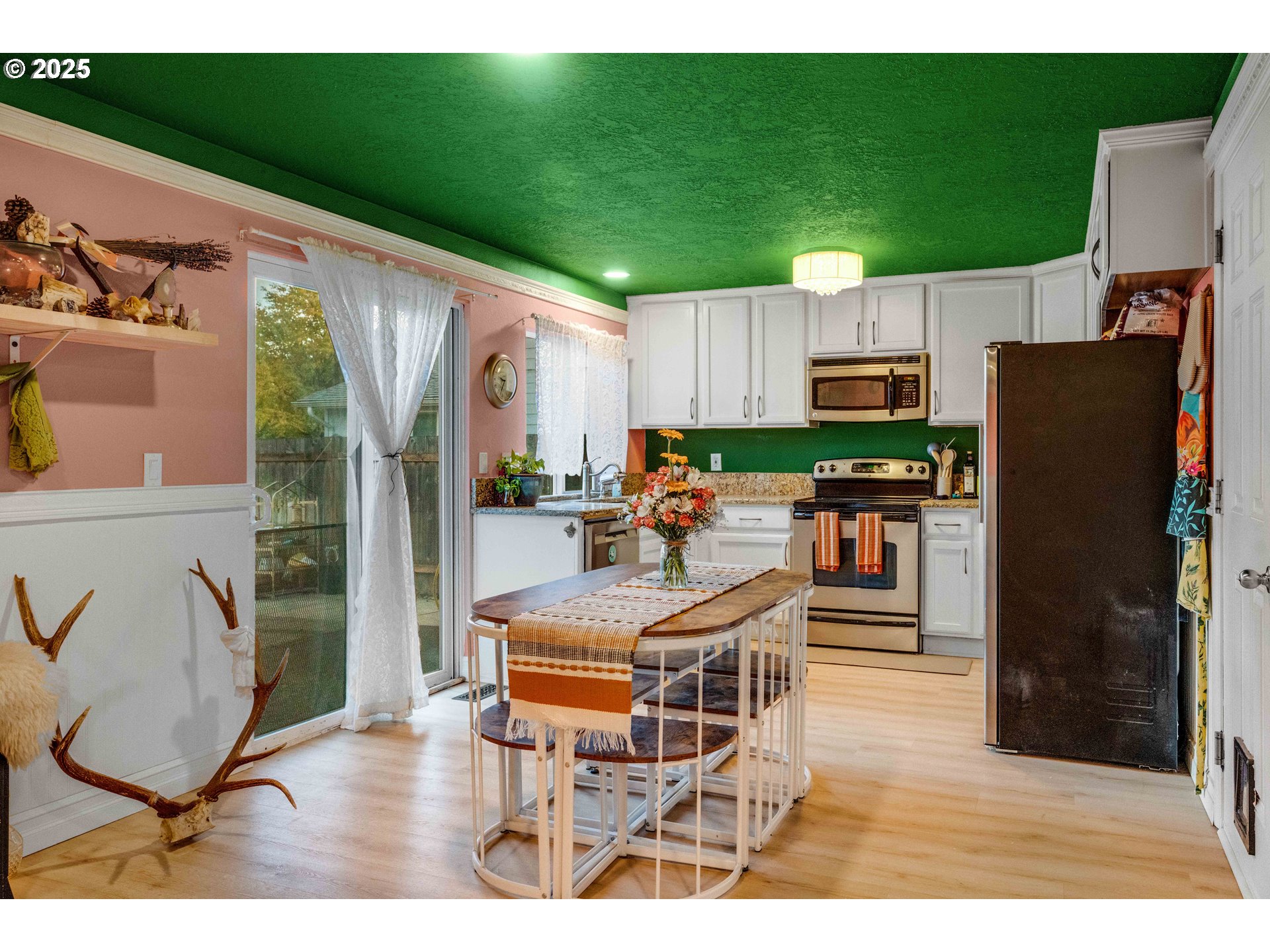 2215 E OAK DR, Newberg