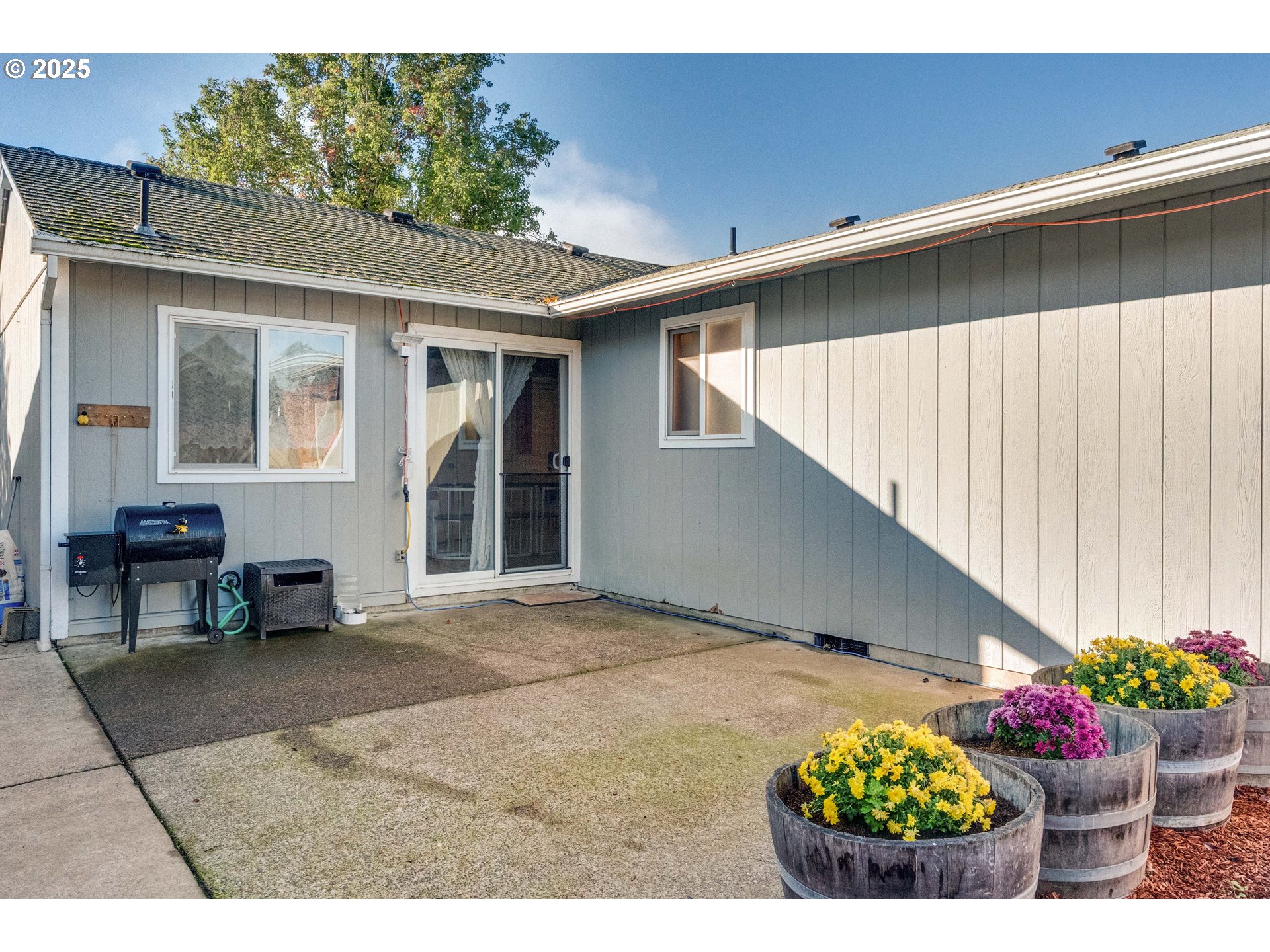 2215 E OAK DR, Newberg