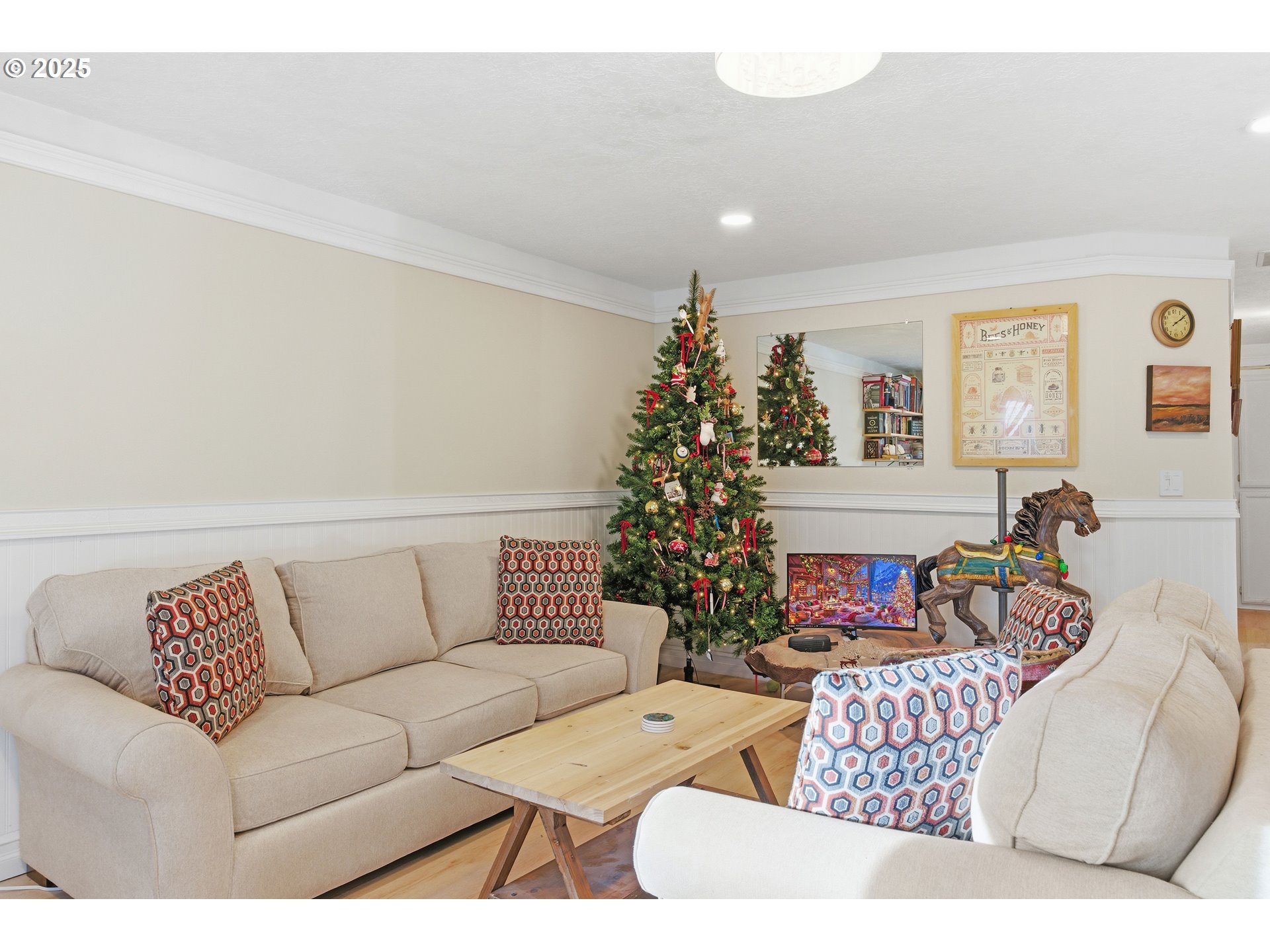 2215 E OAK DR, Newberg