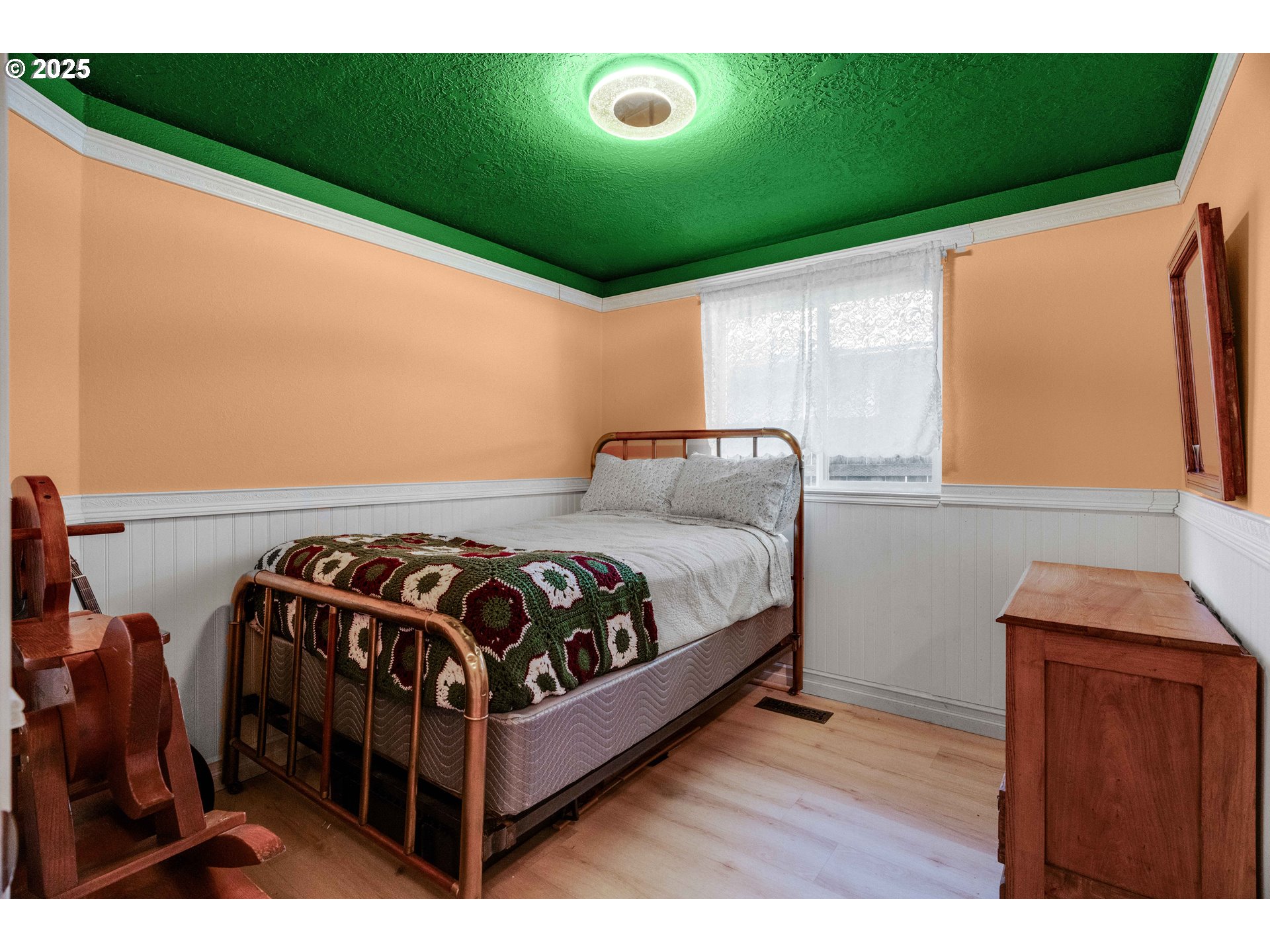 2215 E OAK DR, Newberg