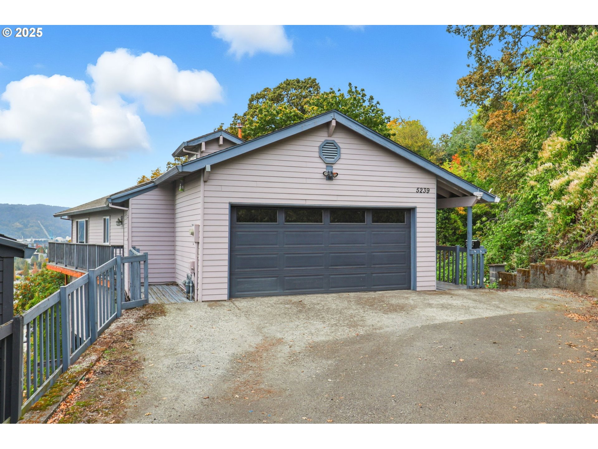 5239 N EMERSON DR, Portland