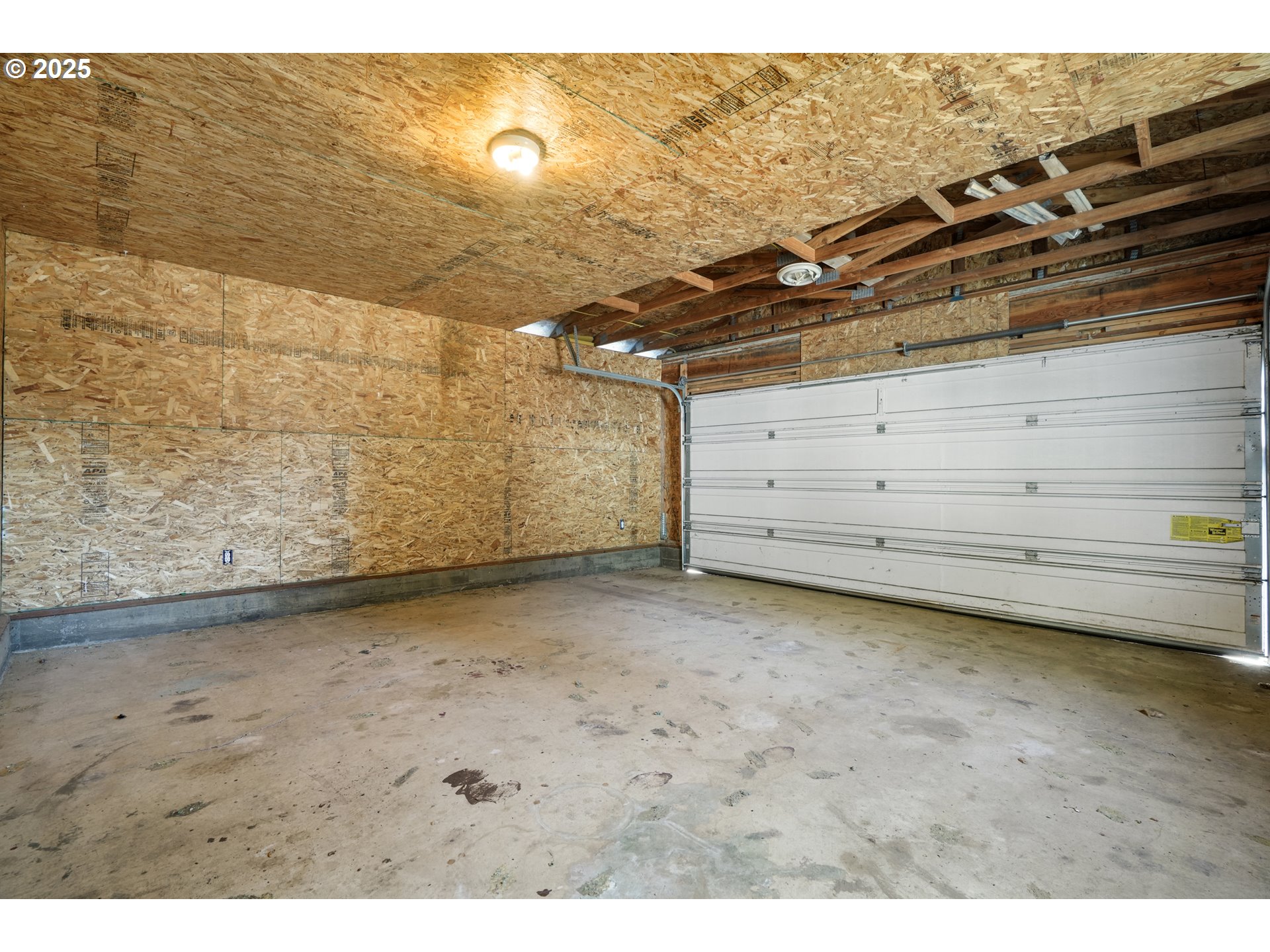 935 S MAIN ST