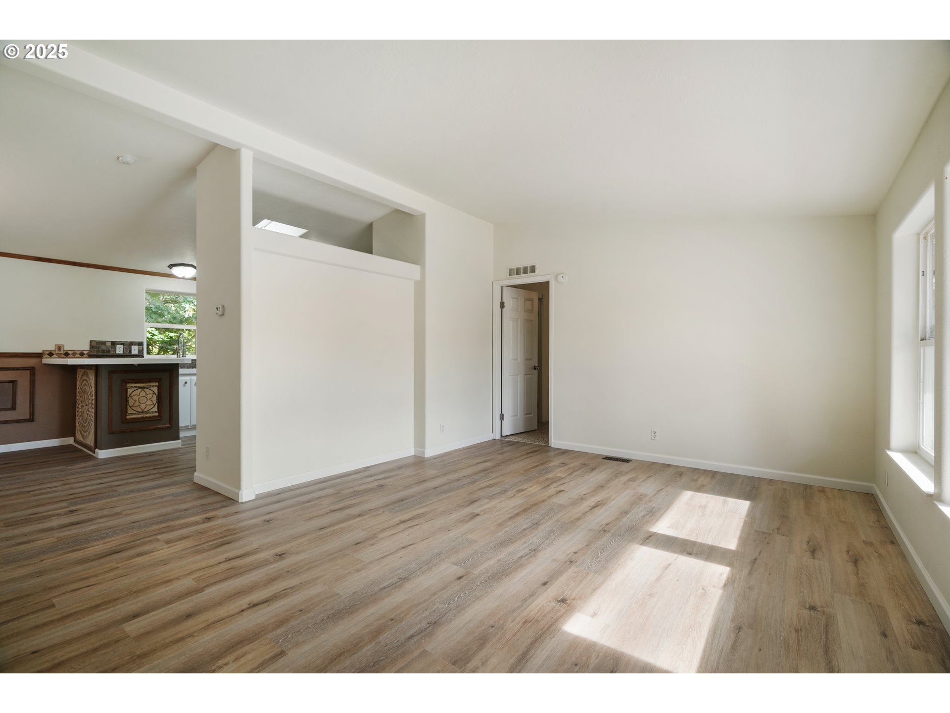 935 S MAIN ST