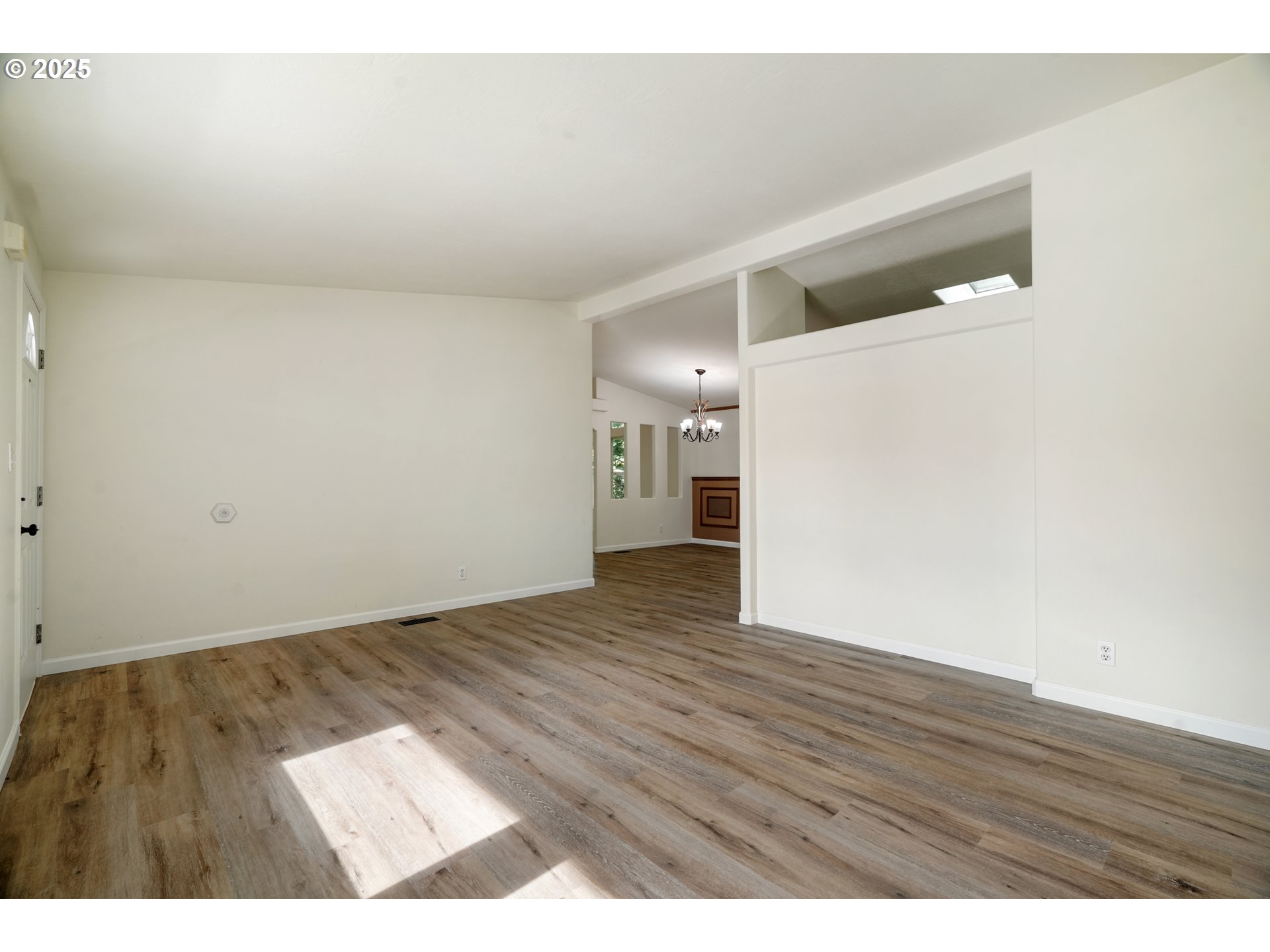 935 S MAIN ST