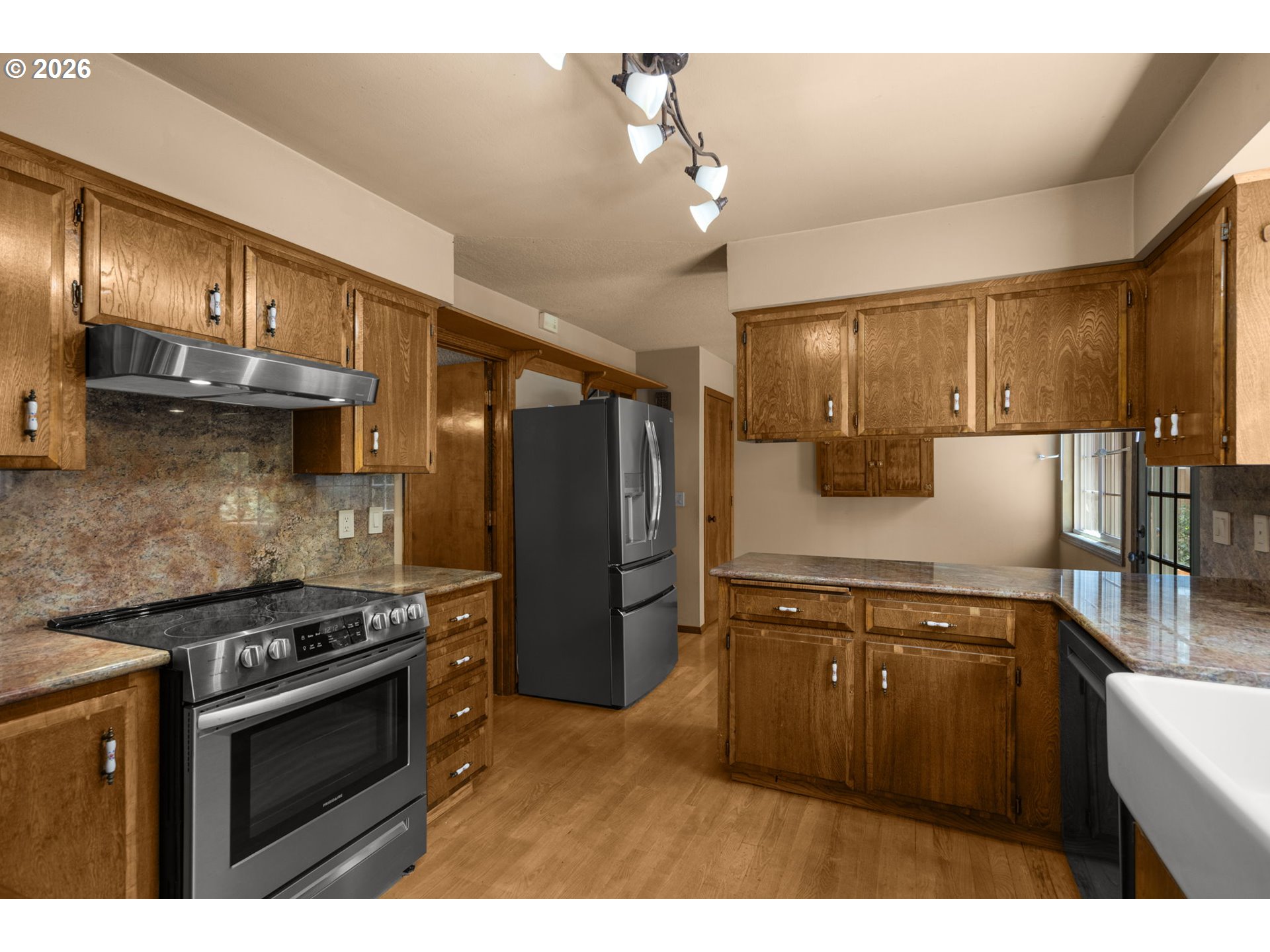 343 NE HILLWOOD DR