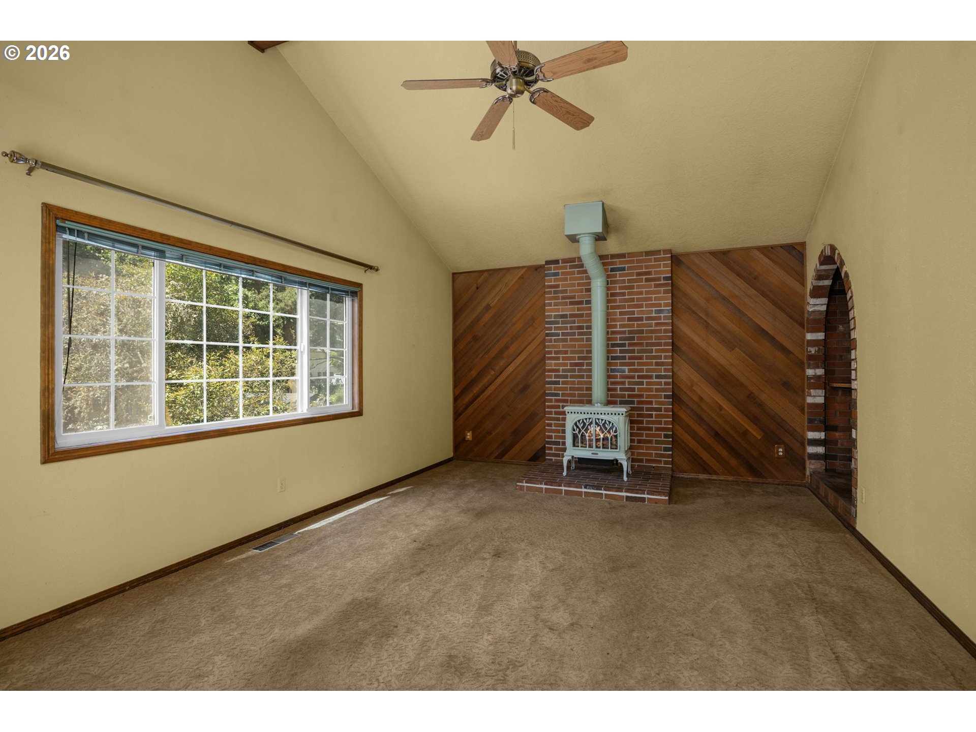 343 NE HILLWOOD DR
