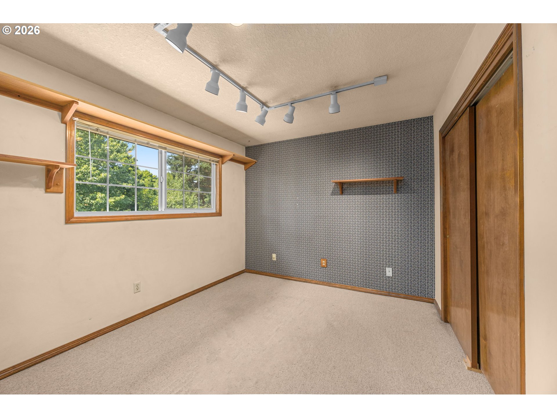 343 NE HILLWOOD DR