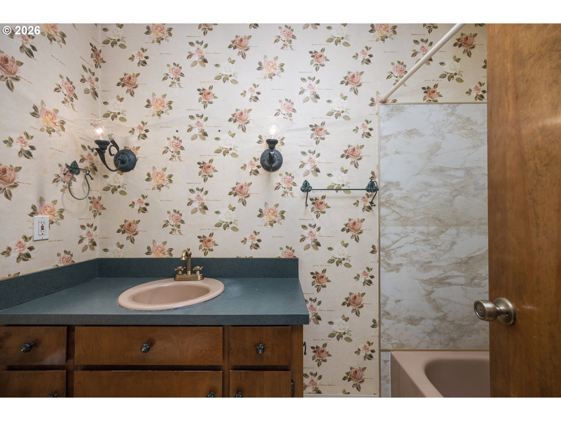 343 NE HILLWOOD DR