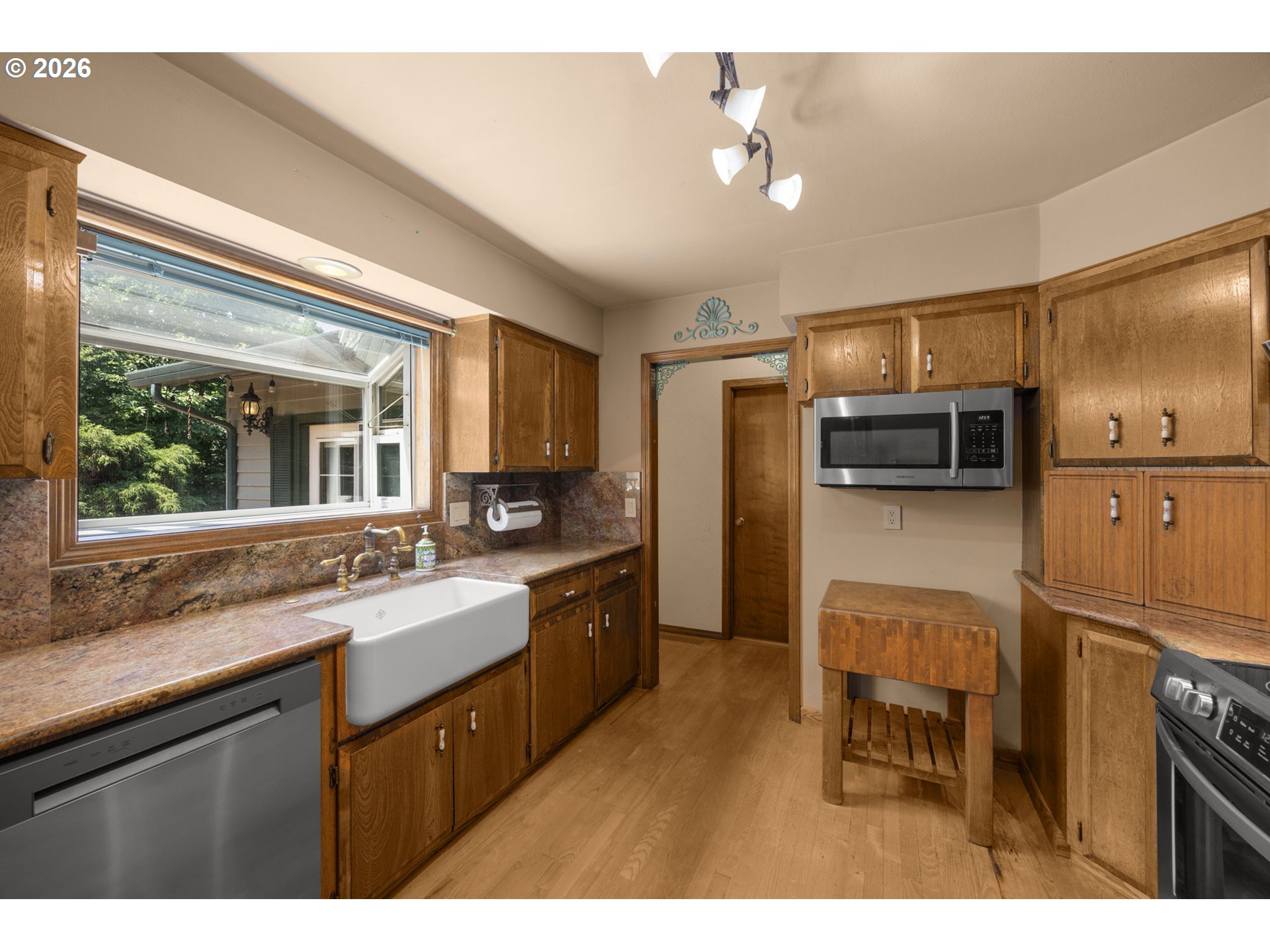 343 NE HILLWOOD DR